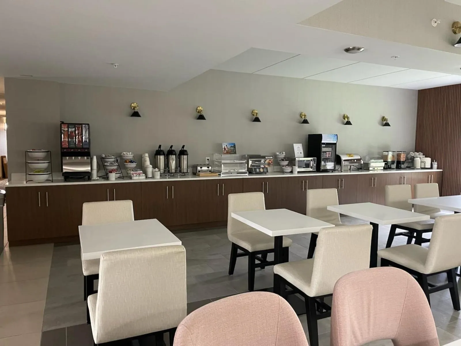 Coffee/tea facilities in Wingate by Wyndham Grove City