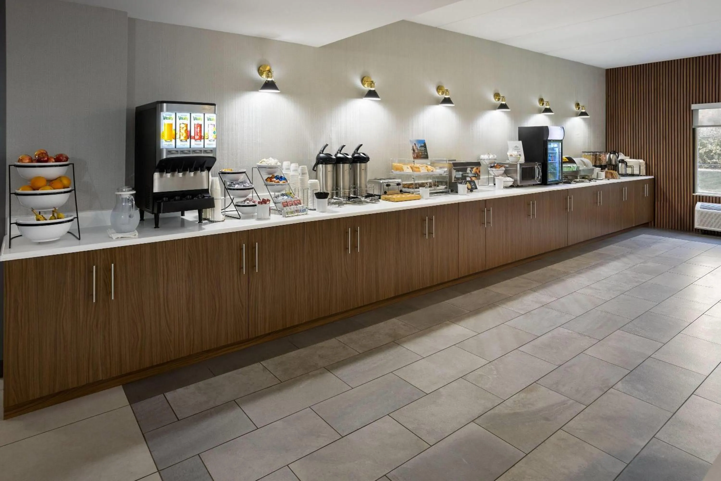 Breakfast in Wingate by Wyndham Grove City