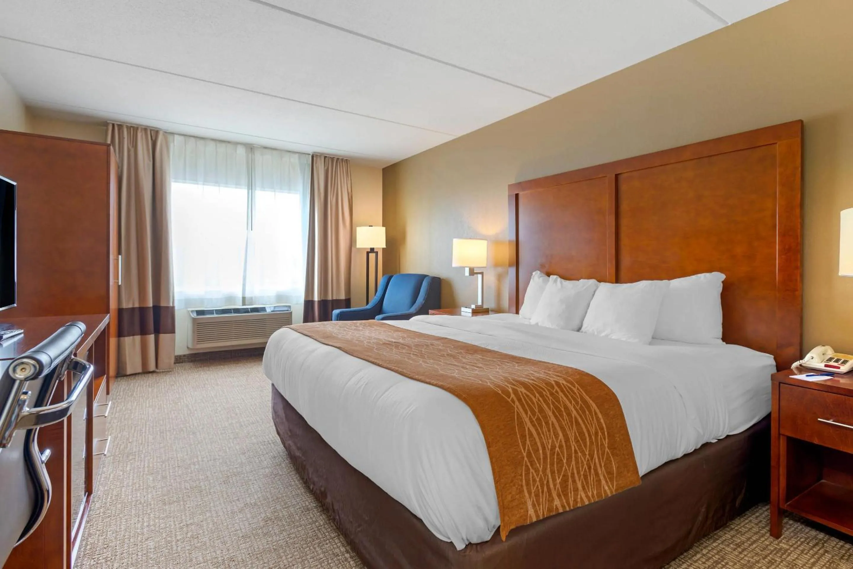 Bedroom, Bed in Comfort Inn & Suites Wilkes Barre - Arena