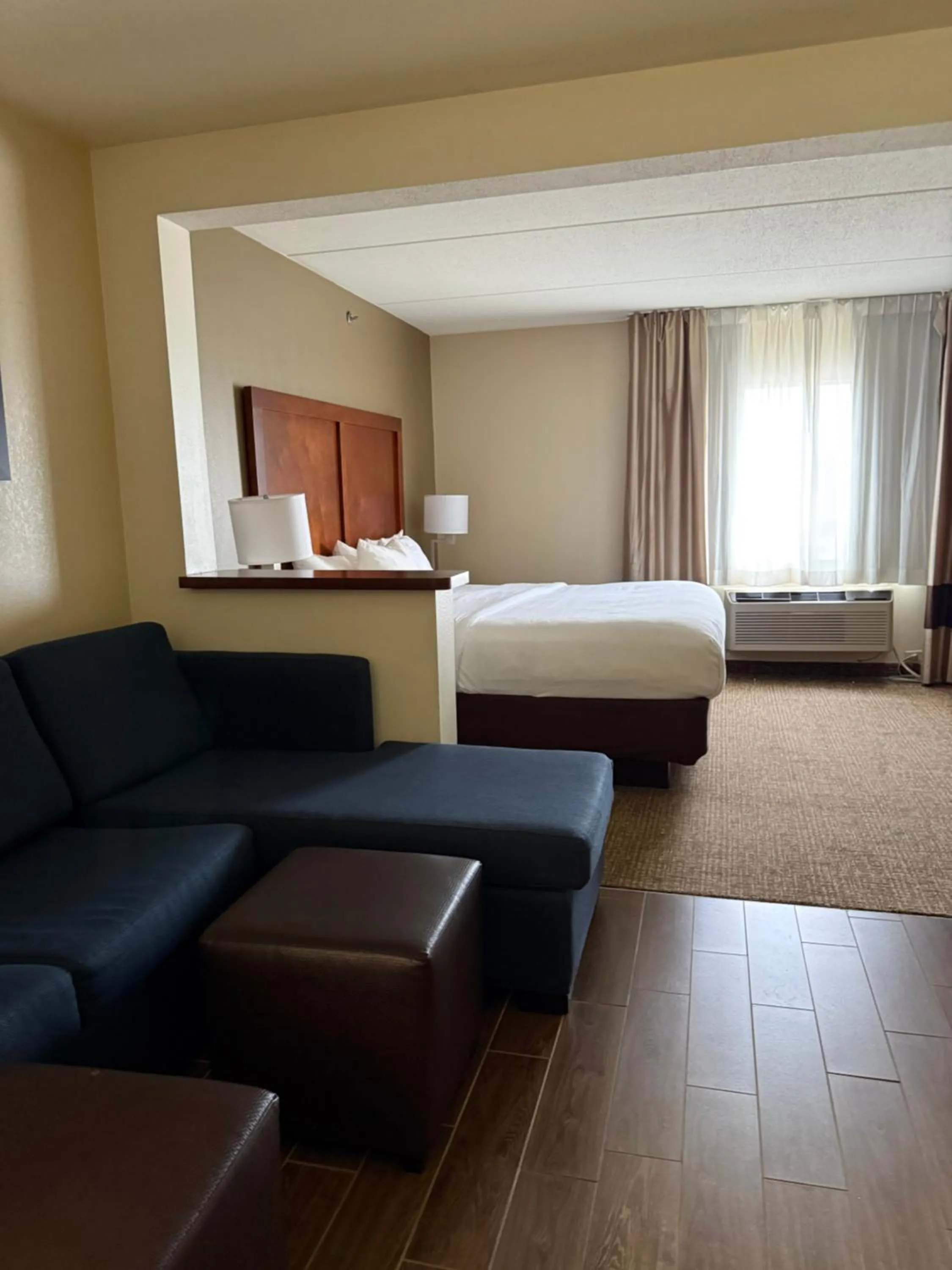 Bed in Comfort Inn & Suites Wilkes Barre - Arena