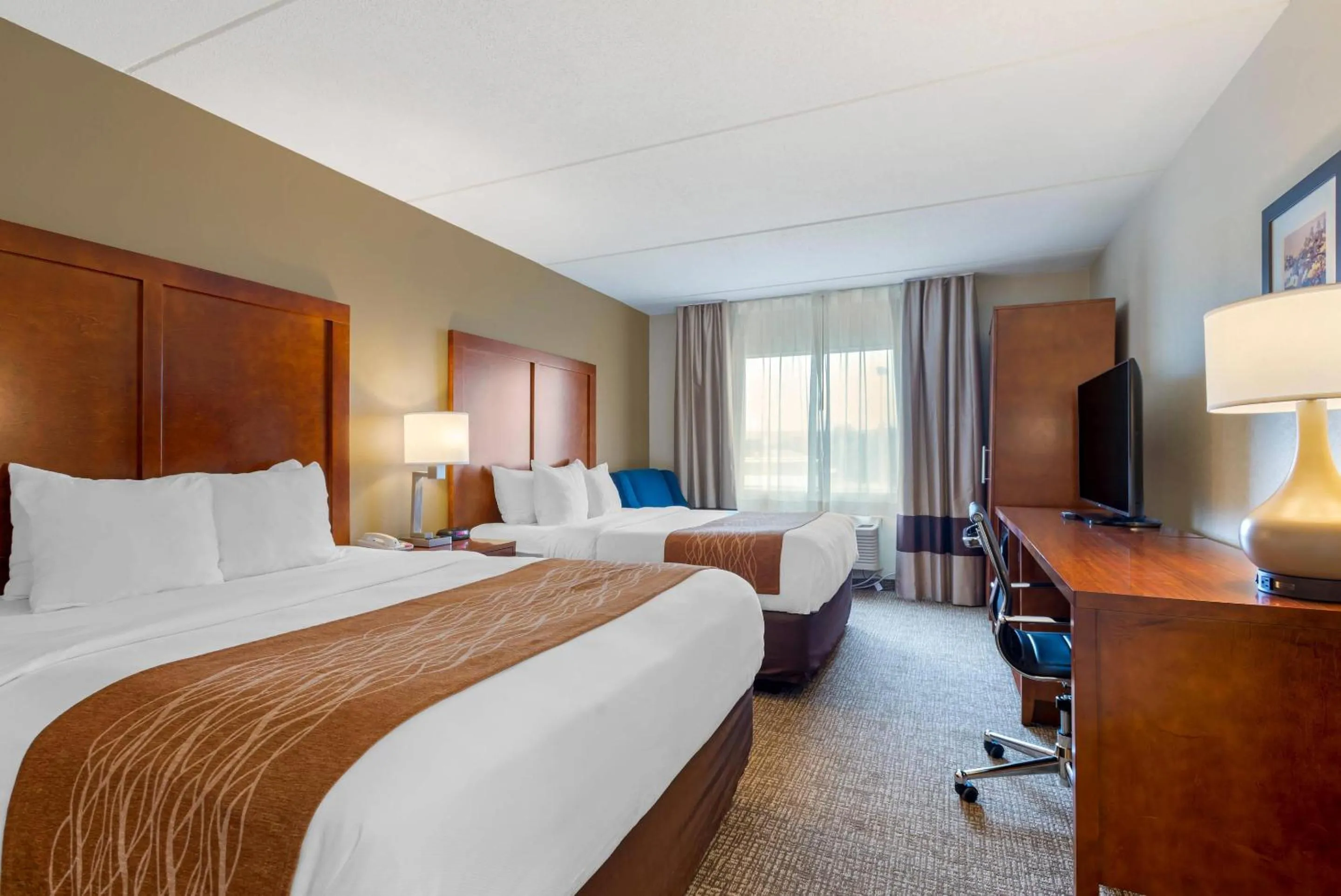 Bedroom, Bed in Comfort Inn & Suites Wilkes Barre - Arena