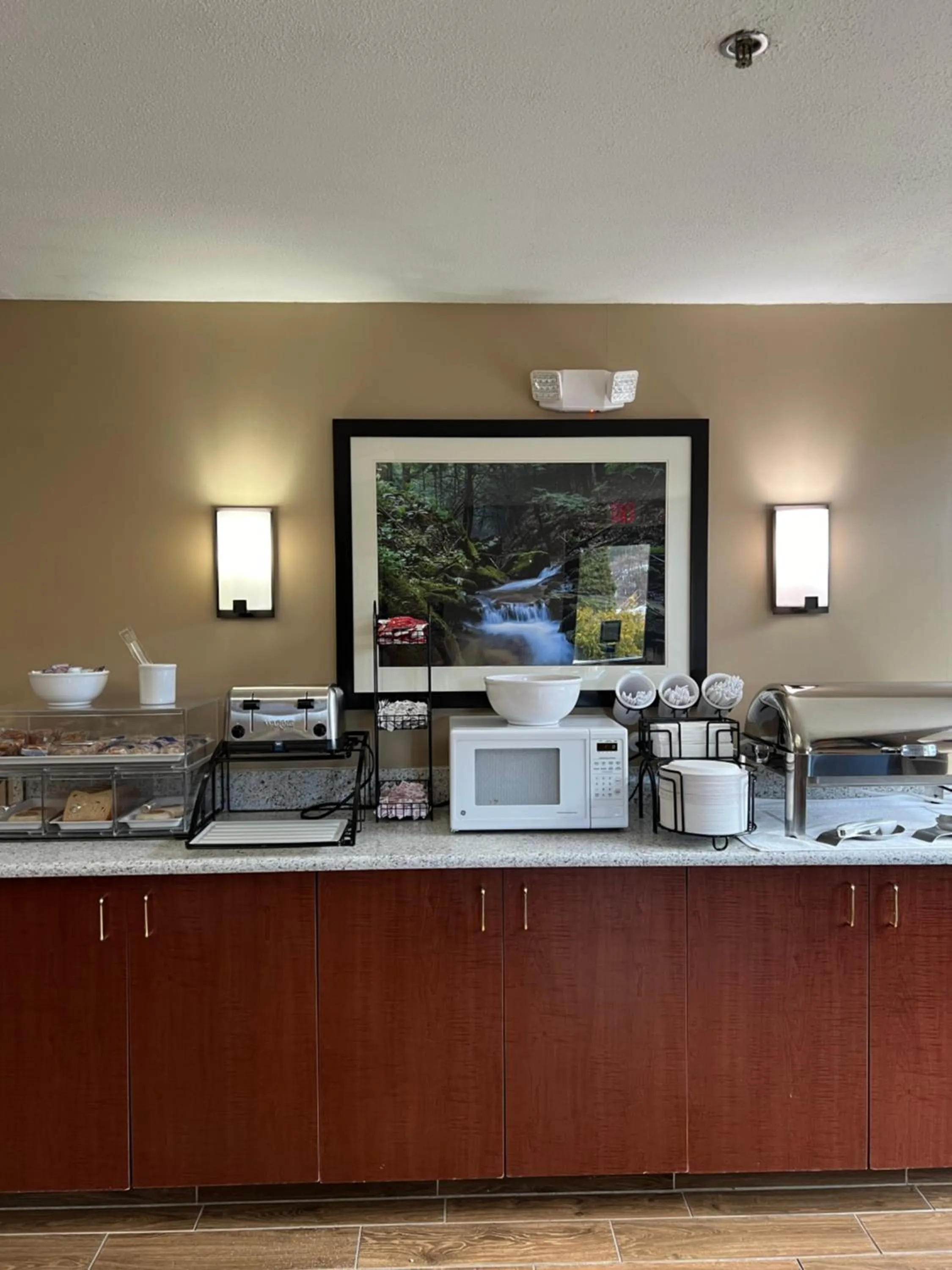 Buffet breakfast in Comfort Inn & Suites Wilkes Barre - Arena
