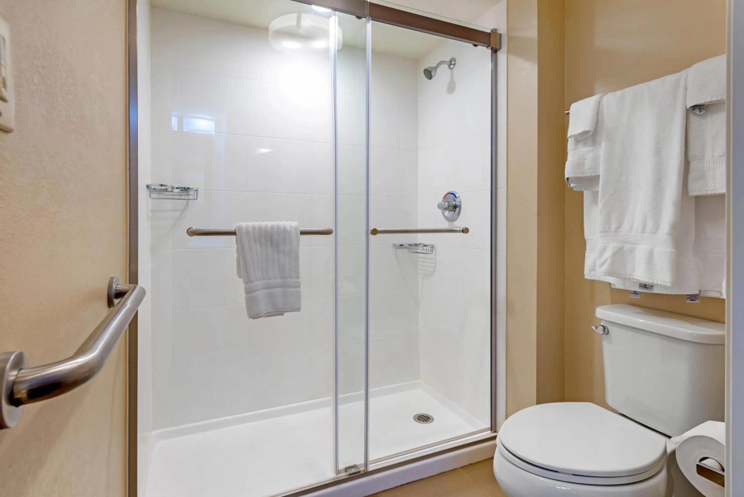 Bedroom in Comfort Inn & Suites Wilkes Barre - Arena