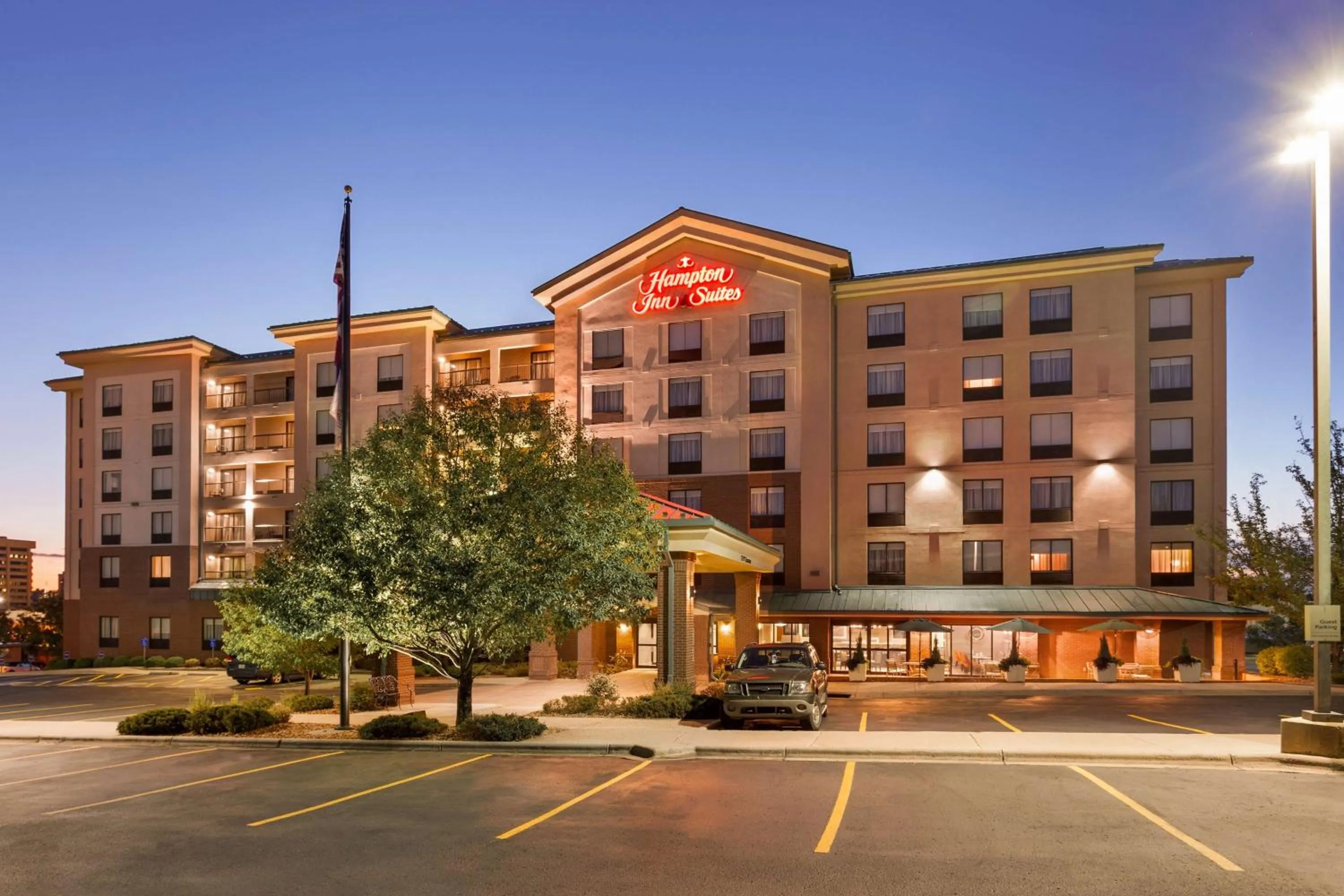 Property building in Hampton Inn & Suites Denver-Cherry Creek