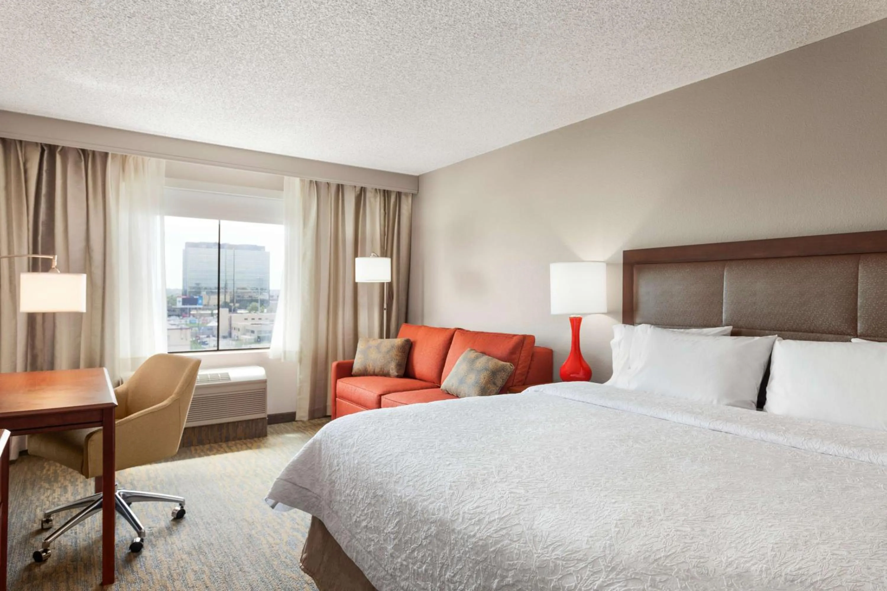 Bed in Hampton Inn & Suites Denver-Cherry Creek