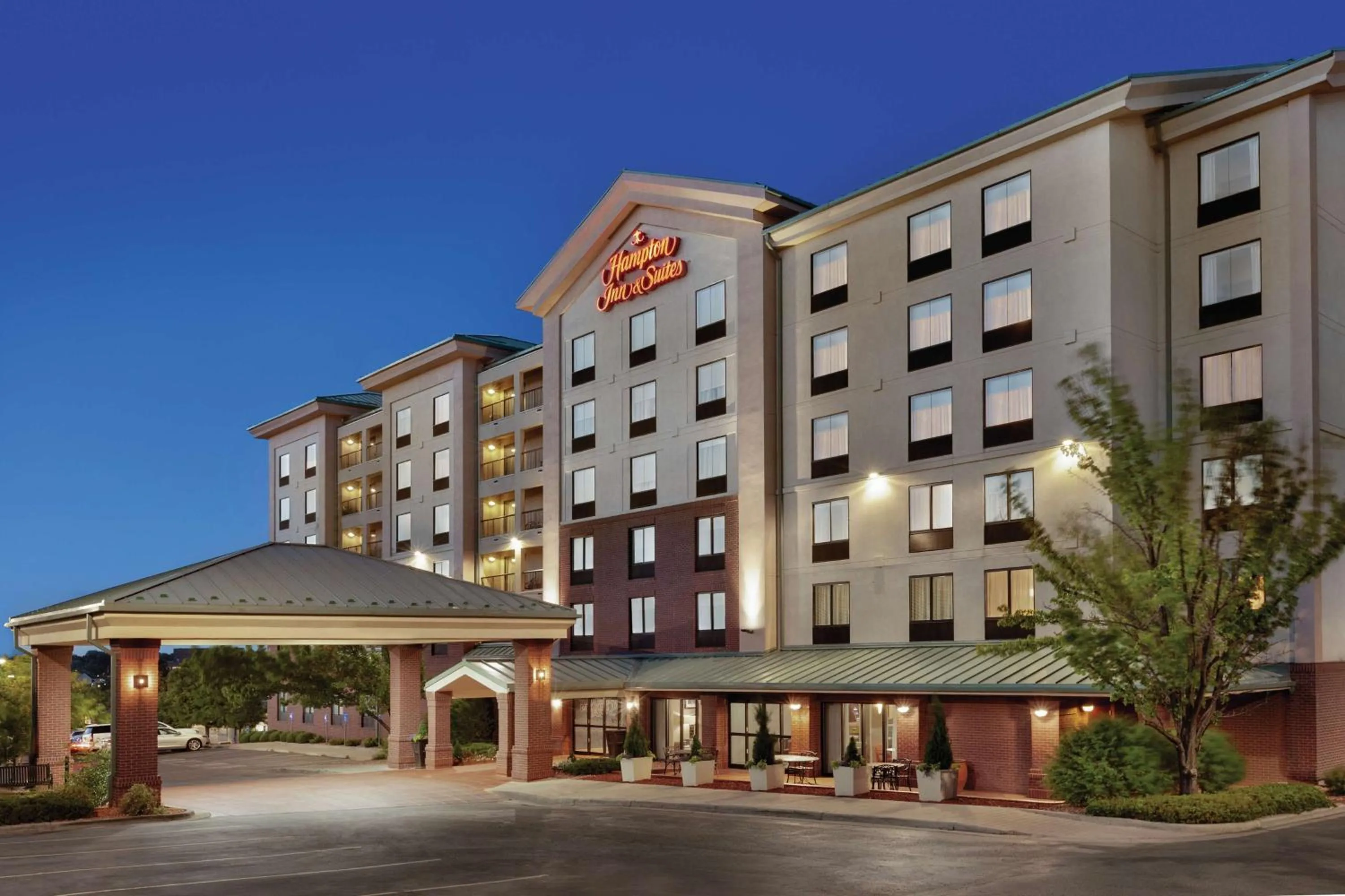 Property building in Hampton Inn & Suites Denver-Cherry Creek