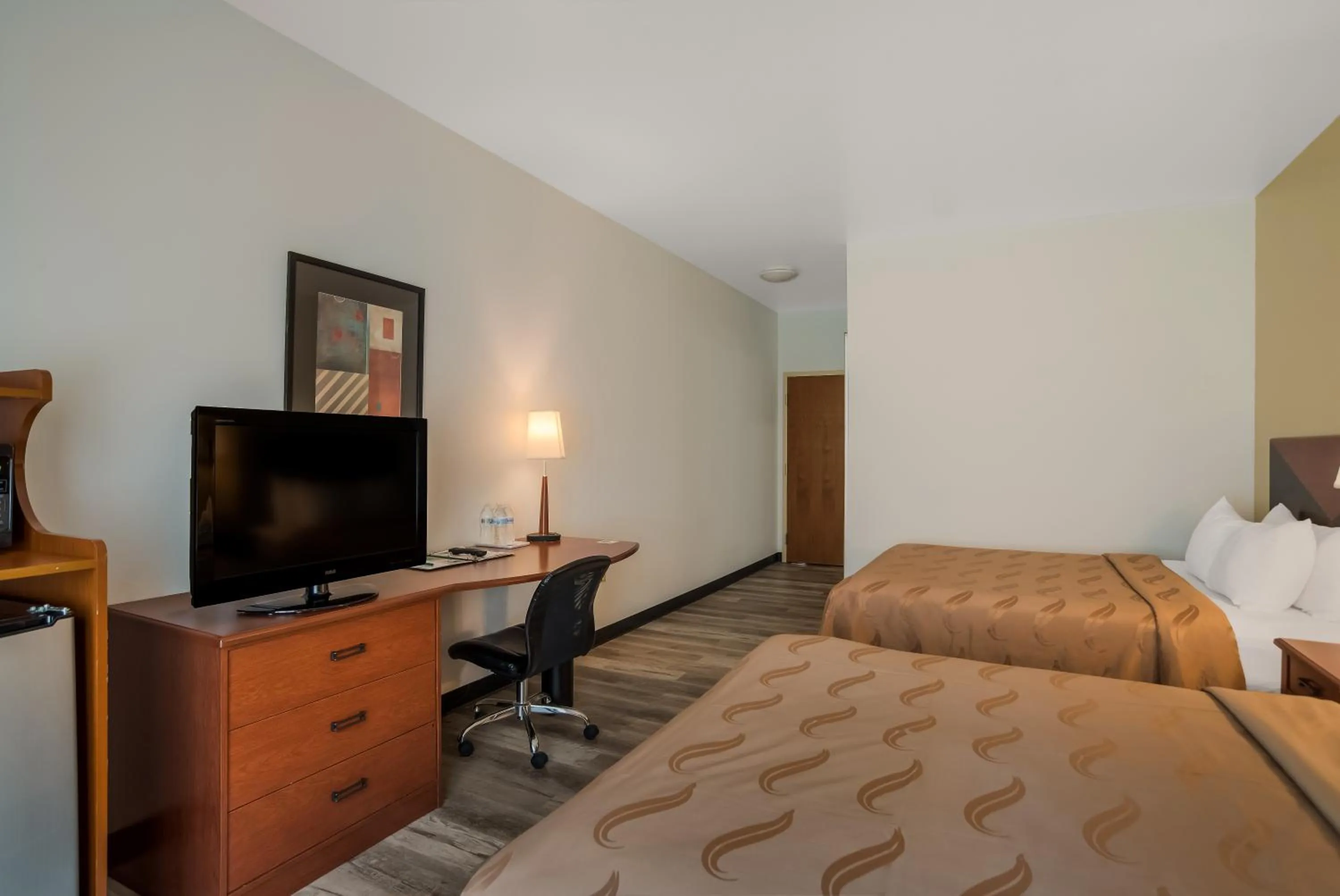 Bedroom, Bed in Quality Inn & Suites Chambersburg Northeast