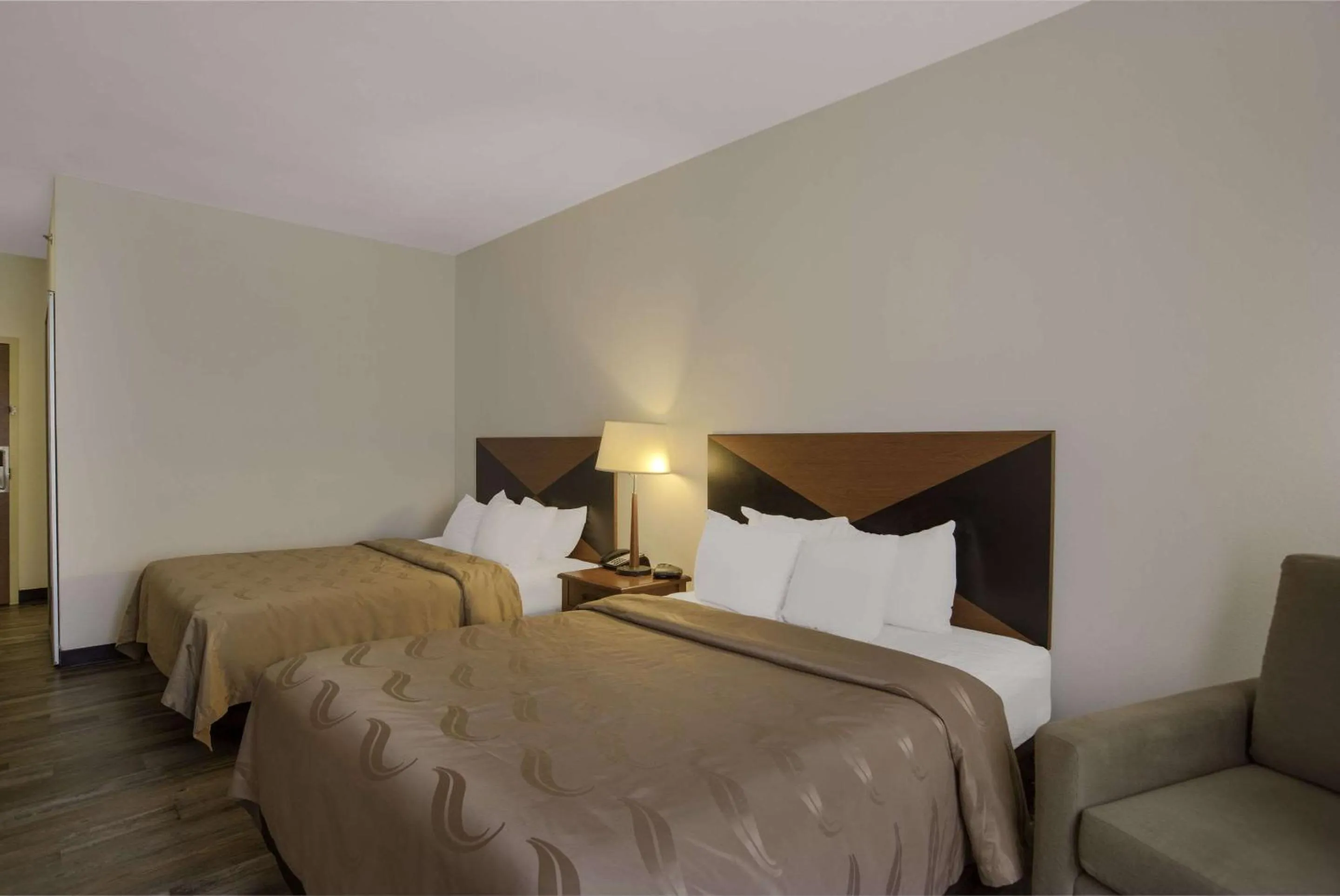Bedroom, Bed in Quality Inn & Suites Chambersburg Northeast