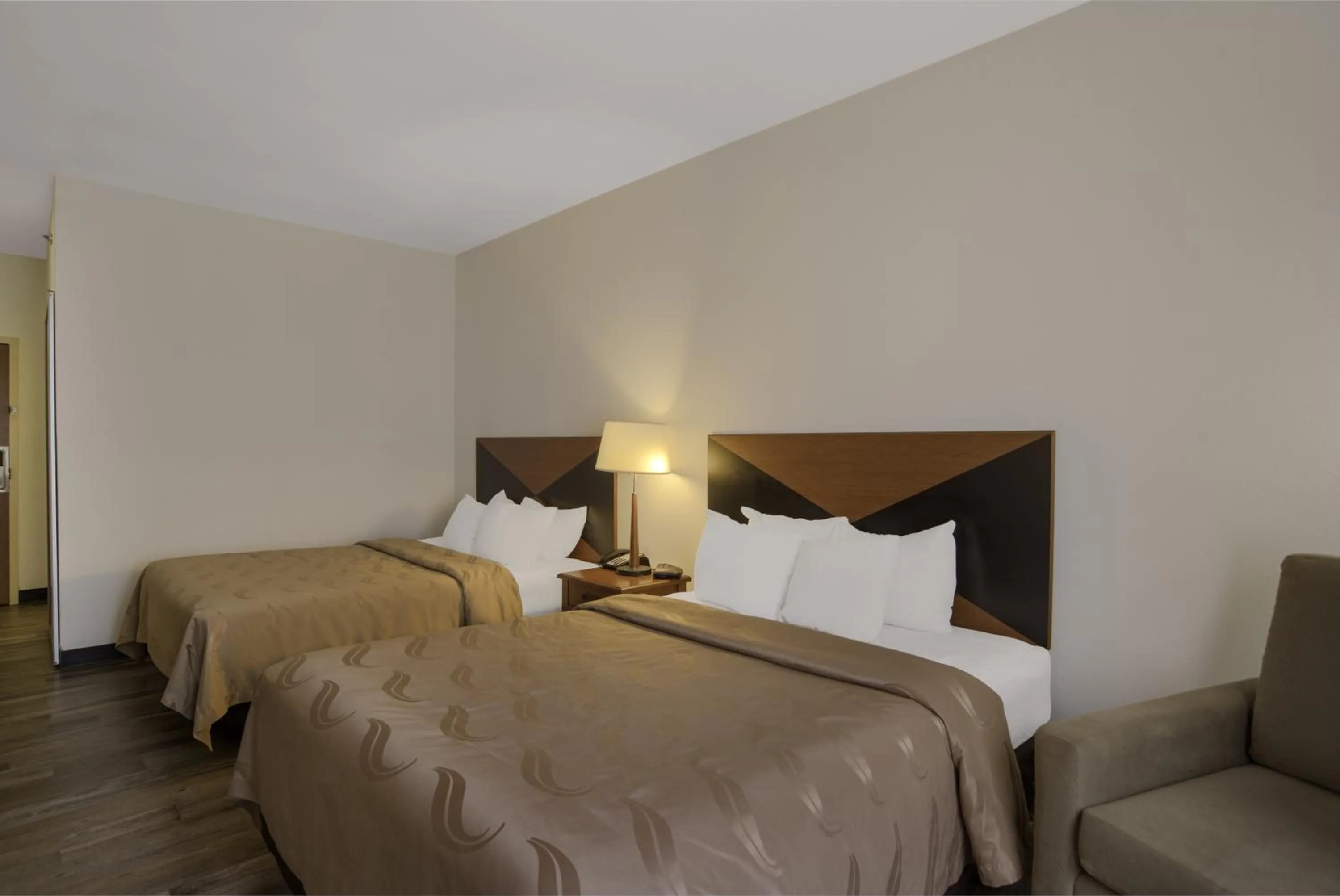 Bed in Quality Inn & Suites Chambersburg Northeast