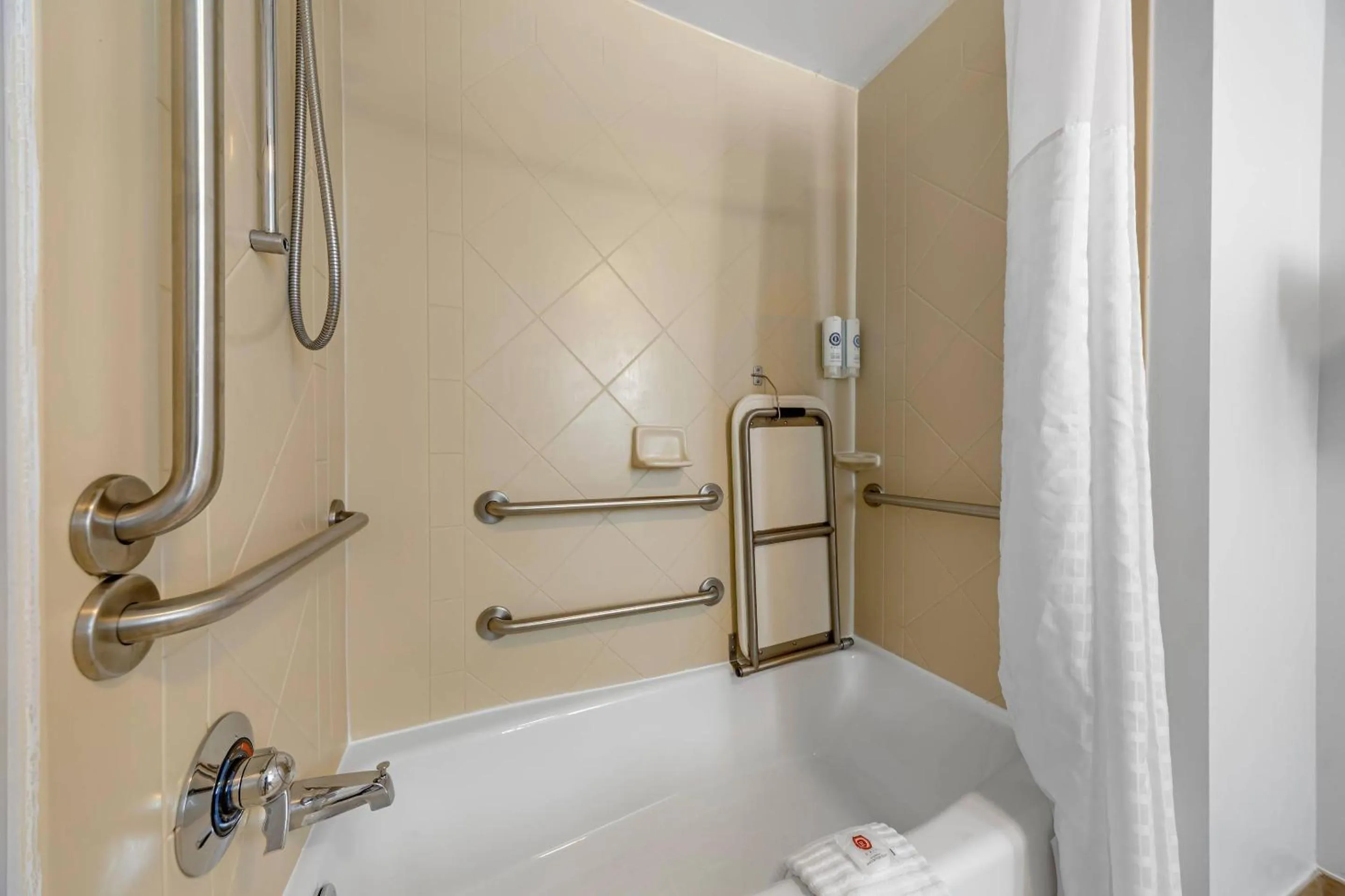 Bedroom in Comfort Suites Lewisburg