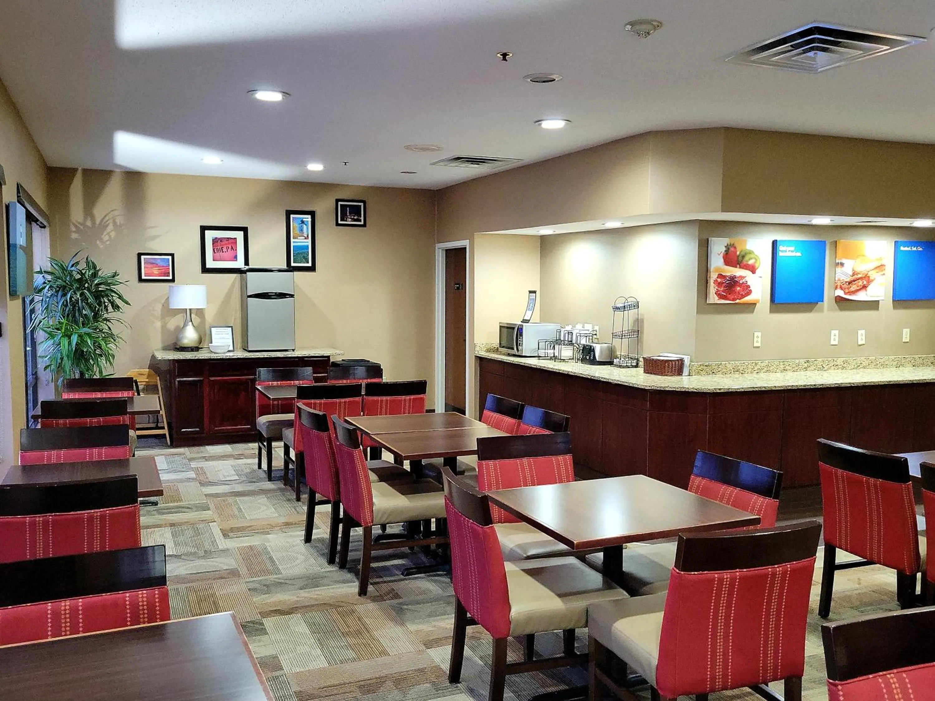 Food and drinks in Comfort Inn, Erie - Near Presque Isle