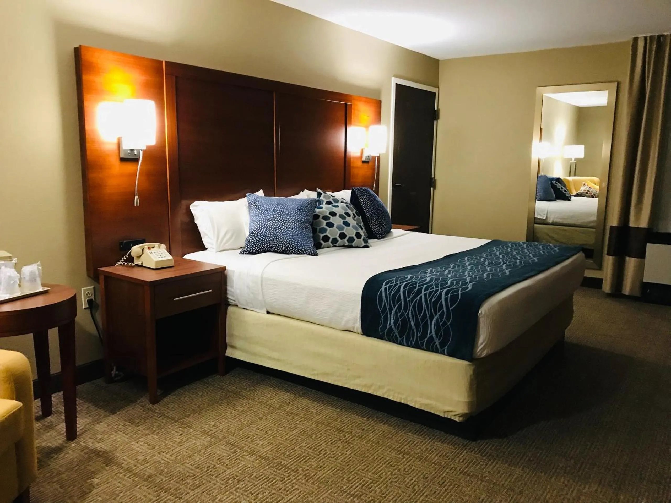 Bed in Comfort Inn, Erie - Near Presque Isle