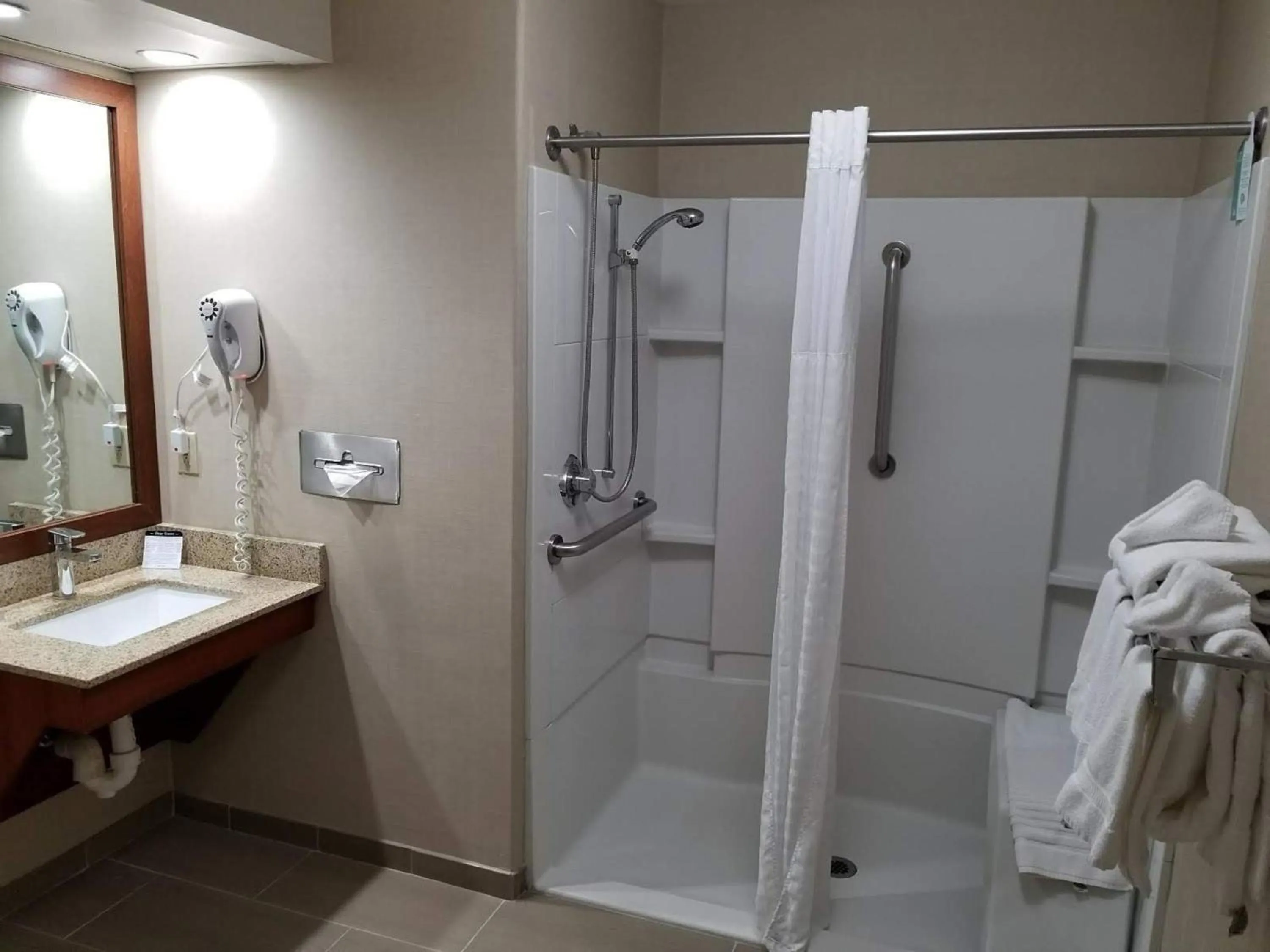 Bathroom in Comfort Inn, Erie - Near Presque Isle