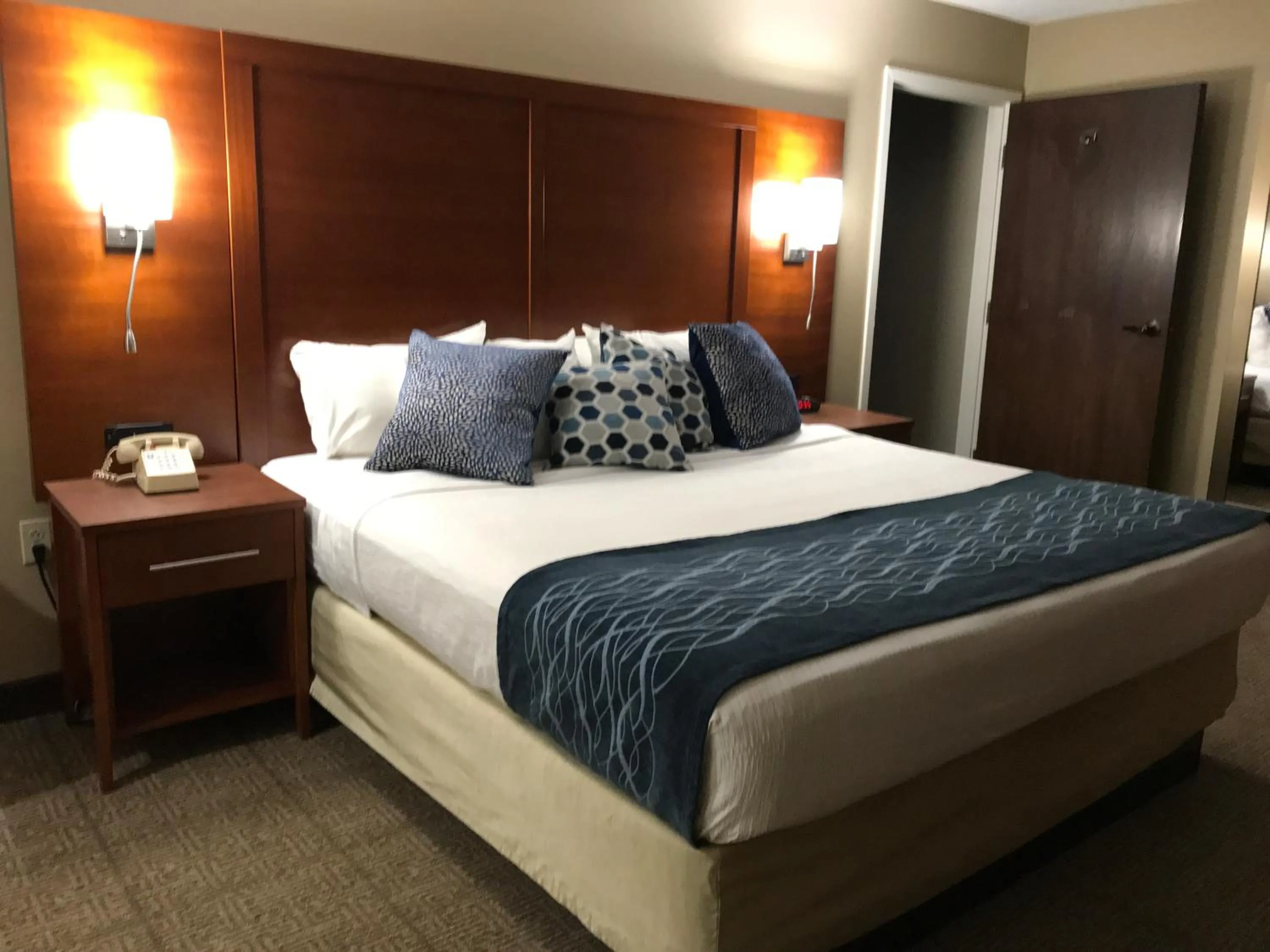 Bathroom, Bed in Comfort Inn, Erie - Near Presque Isle