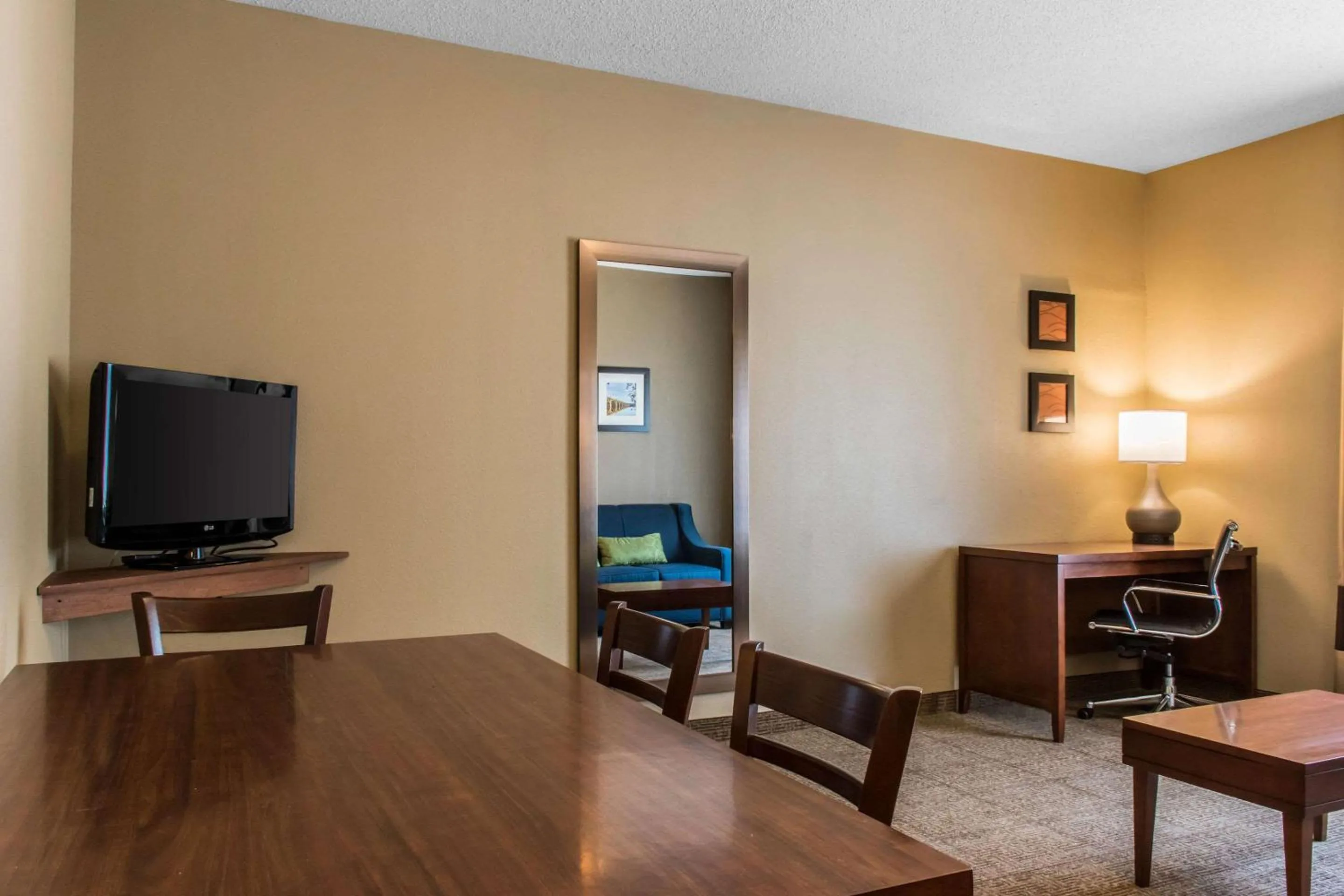 Photo of the whole room in Comfort Inn Lancaster County