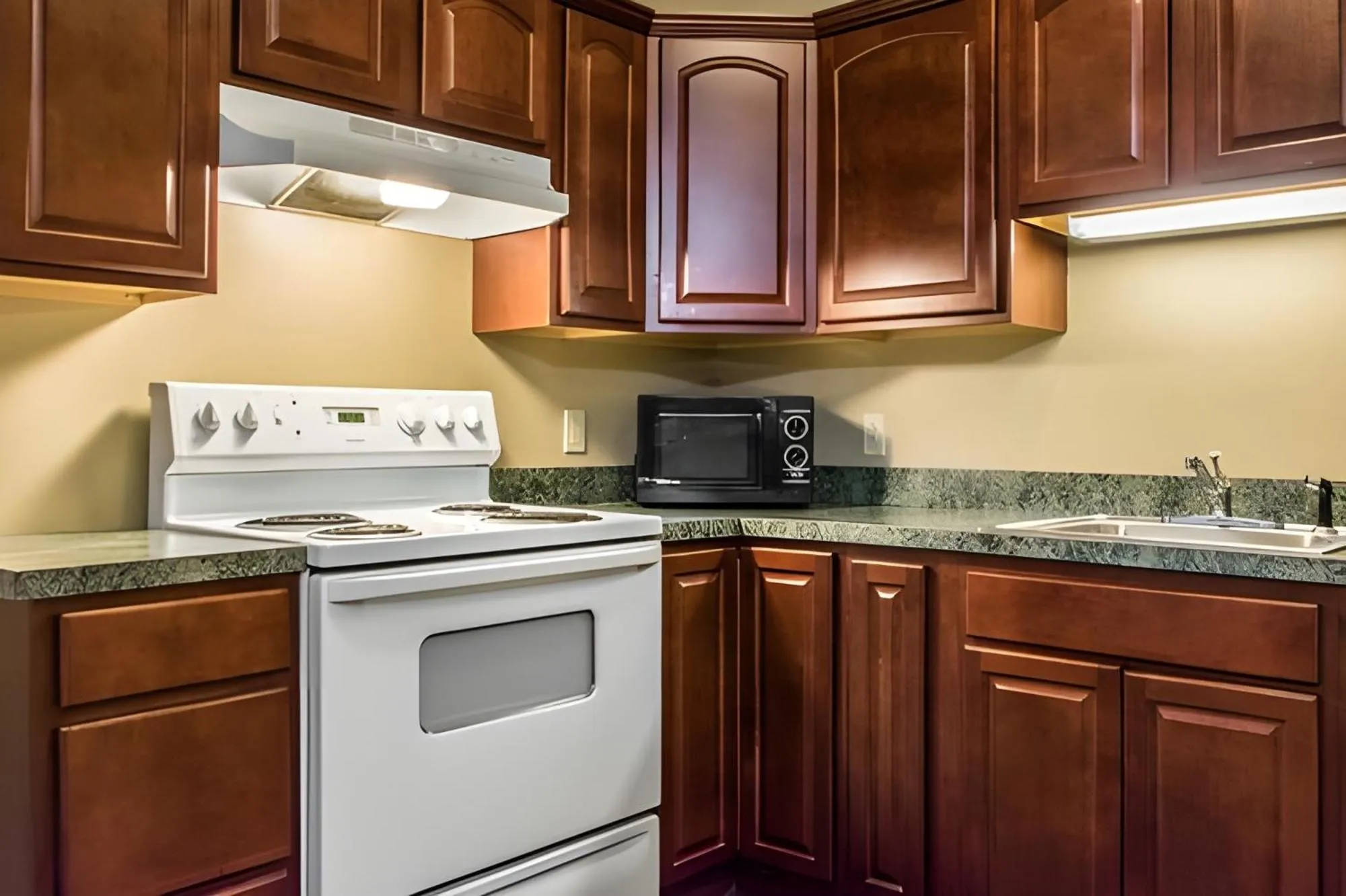 Kitchen or kitchenette in Comfort Inn Lancaster County