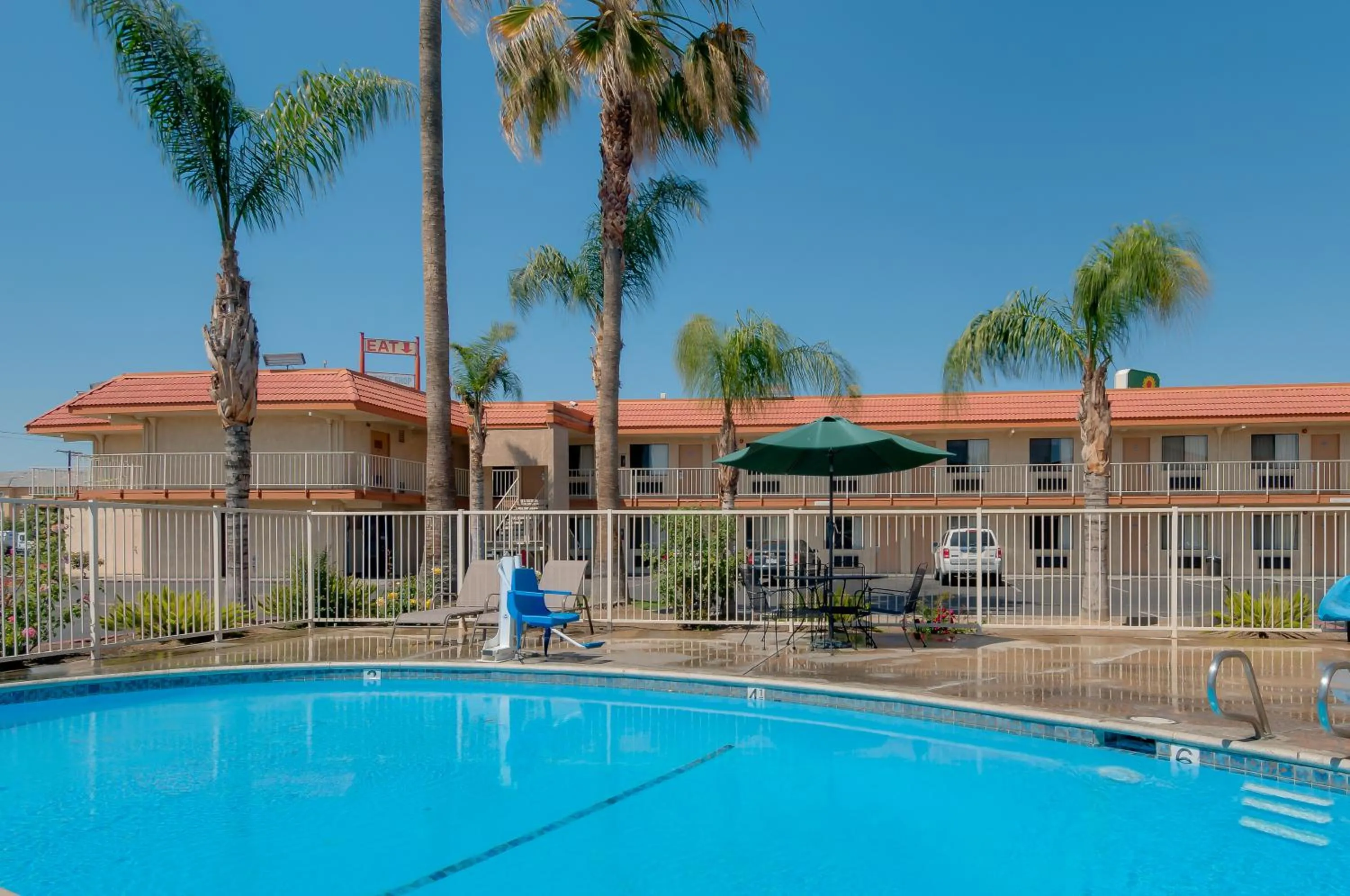 Property building in Vagabond Inn Bakersfield North