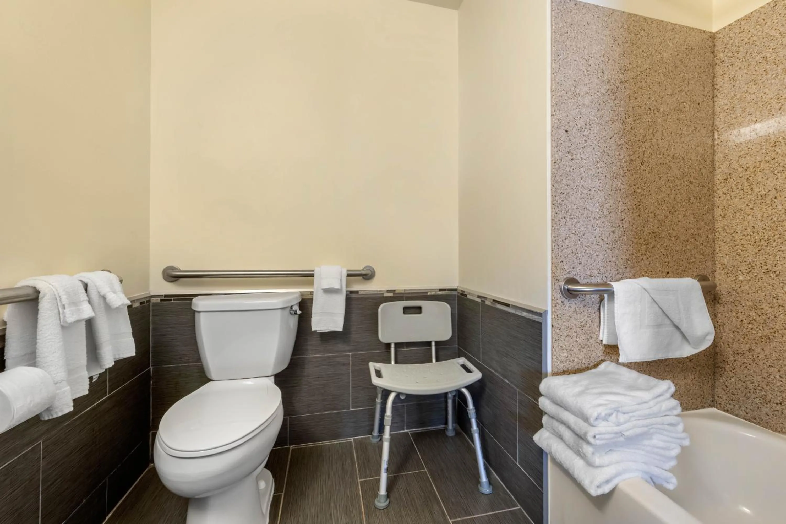 Bathroom in MainStay Suites Grantville - Hershey North