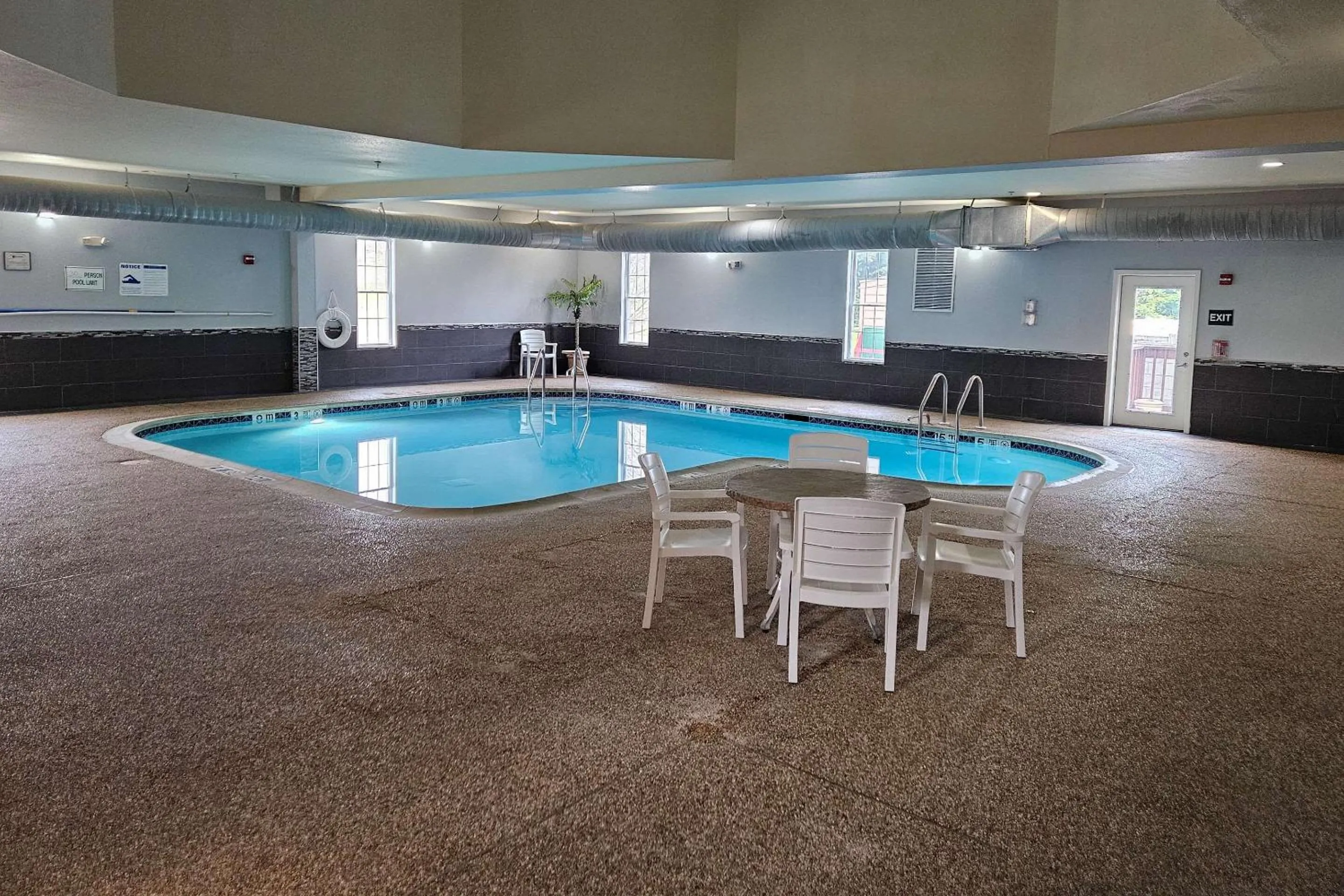 Swimming pool in MainStay Suites Grantville - Hershey North