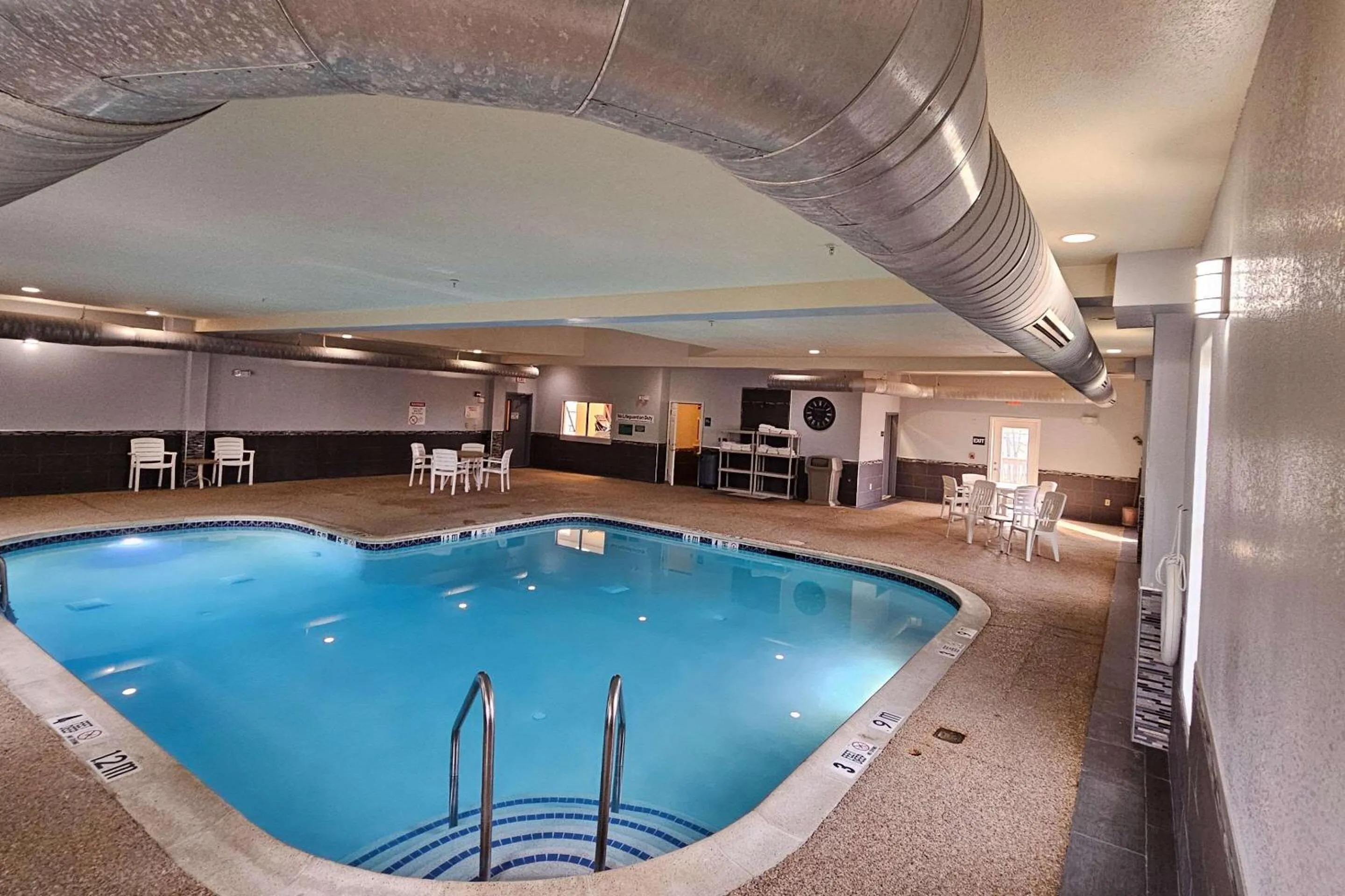 Swimming pool in MainStay Suites Grantville - Hershey North