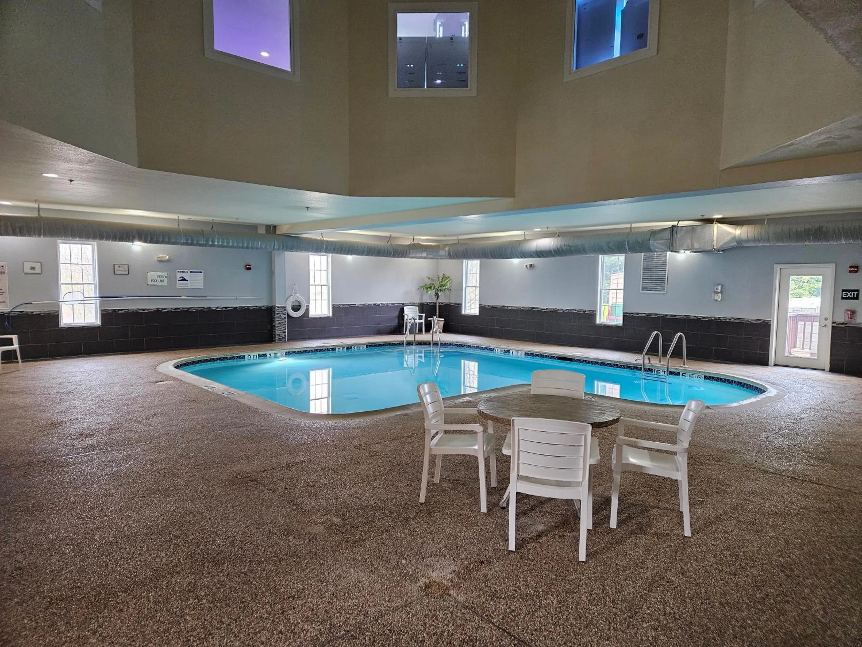 Swimming pool in MainStay Suites Grantville - Hershey North