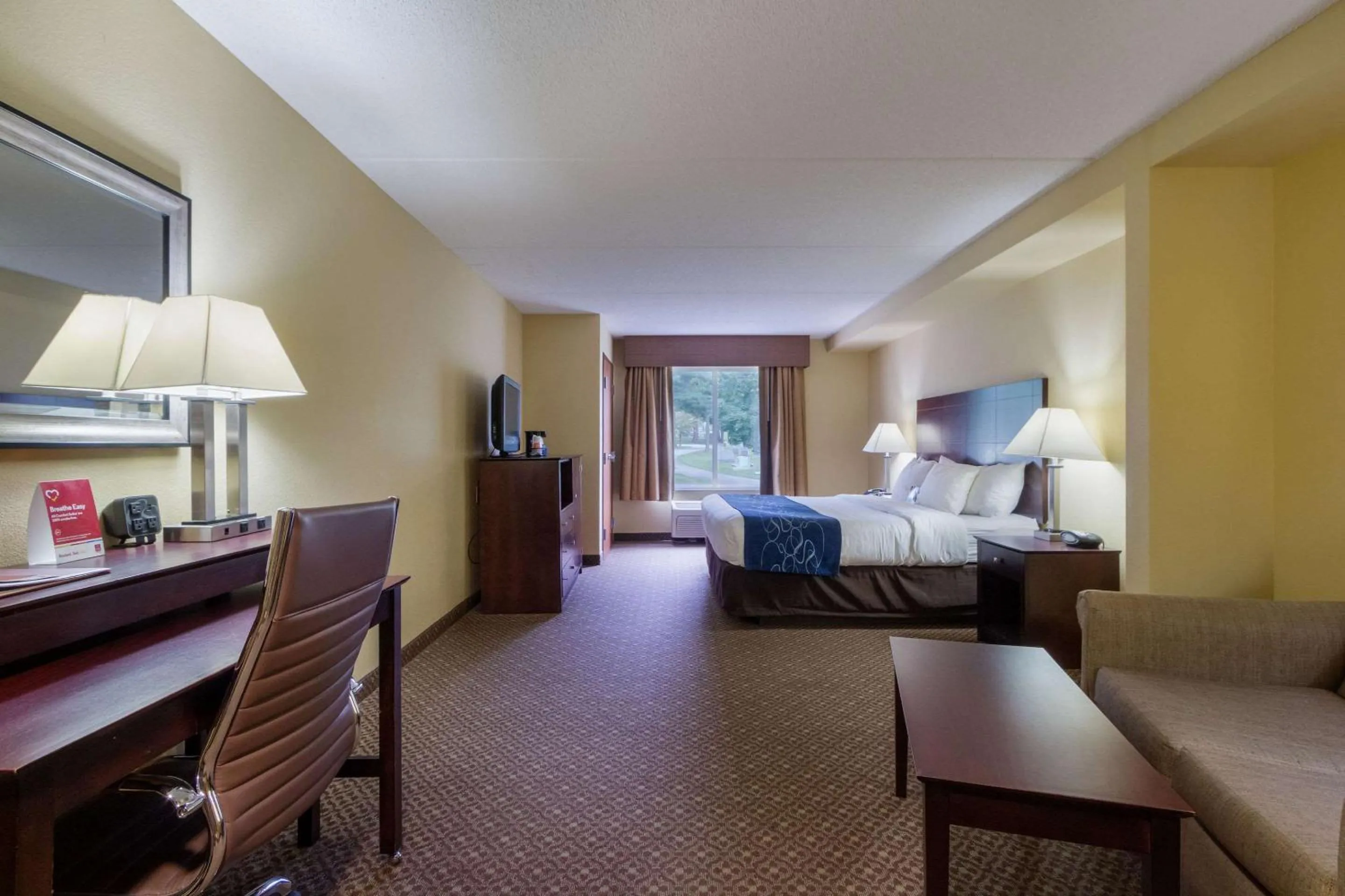 Photo of the whole room, Bed in Comfort Suites Near Gettysburg Battlefield Visitor Center