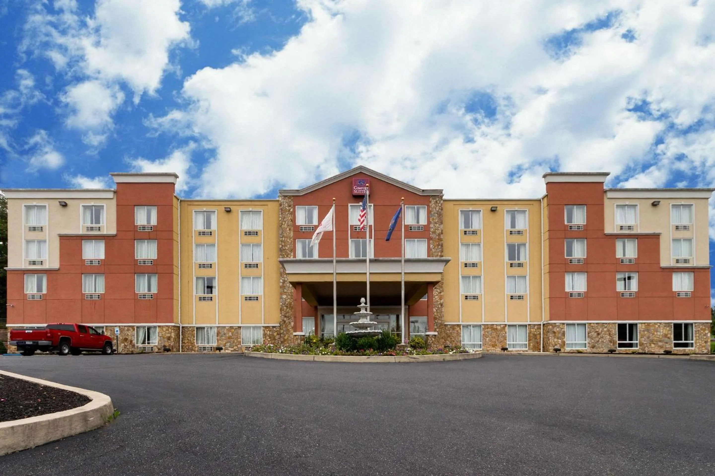 Property building in Comfort Suites Near Gettysburg Battlefield Visitor Center