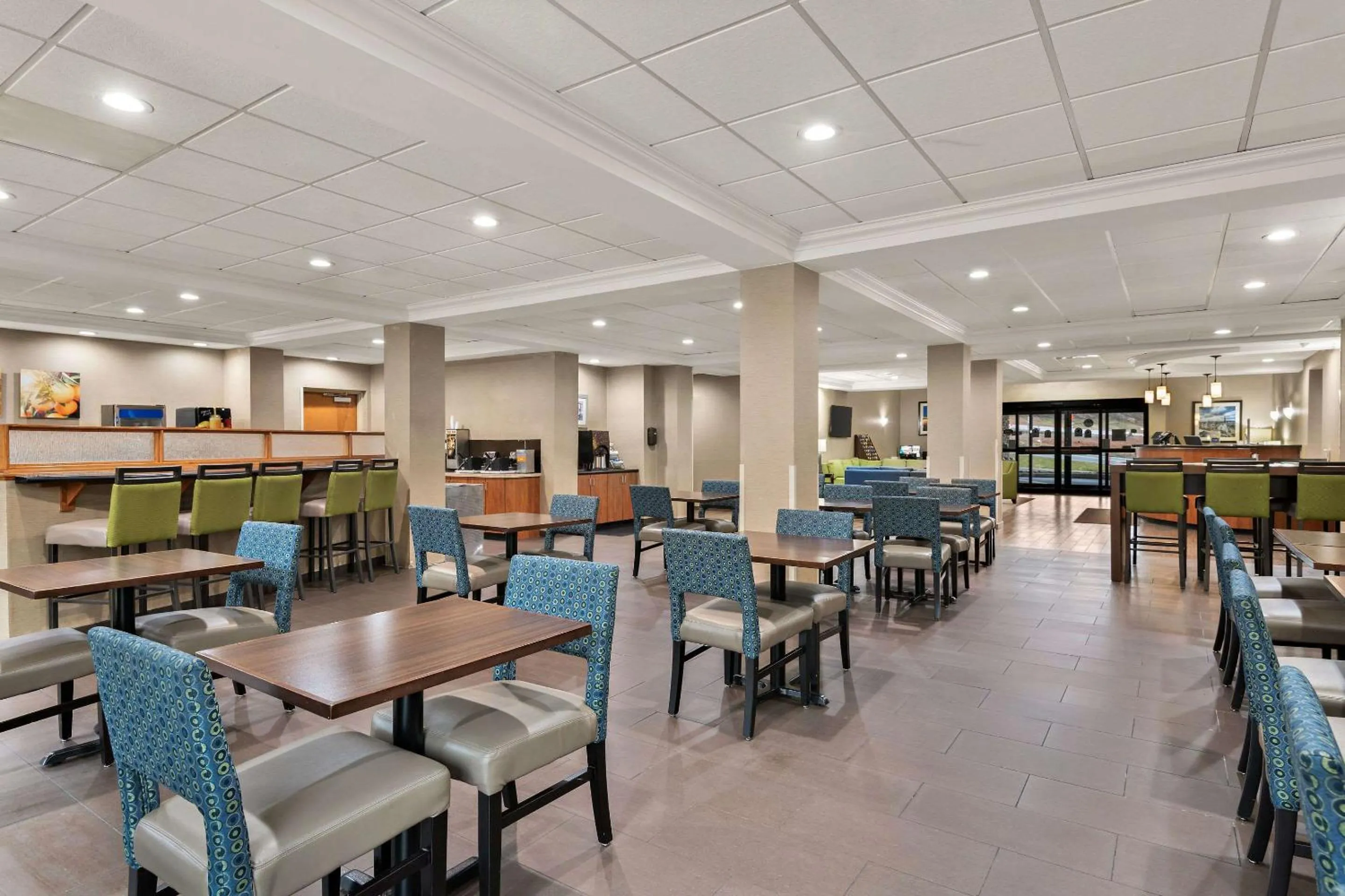 Breakfast in Comfort Suites Hummelstown - Hershey