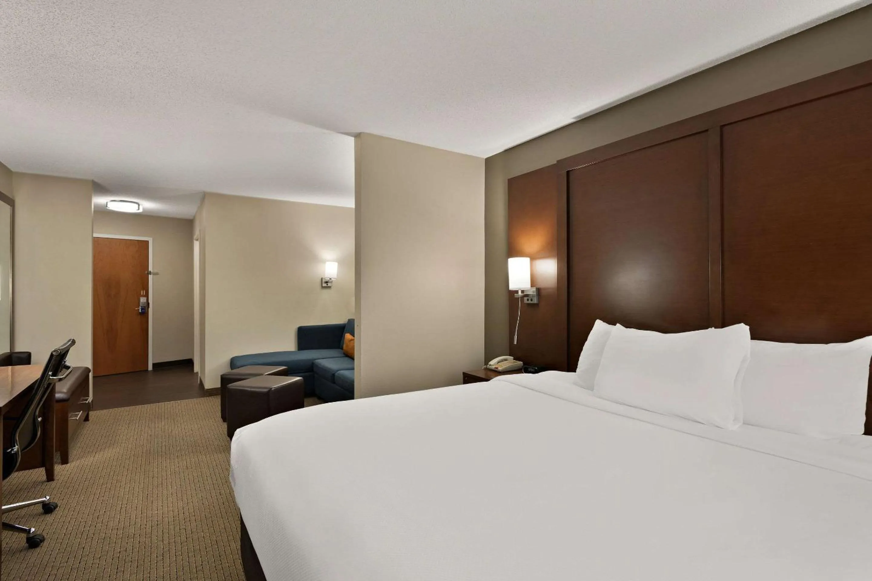 Bedroom, Bed in Comfort Suites Hummelstown - Hershey