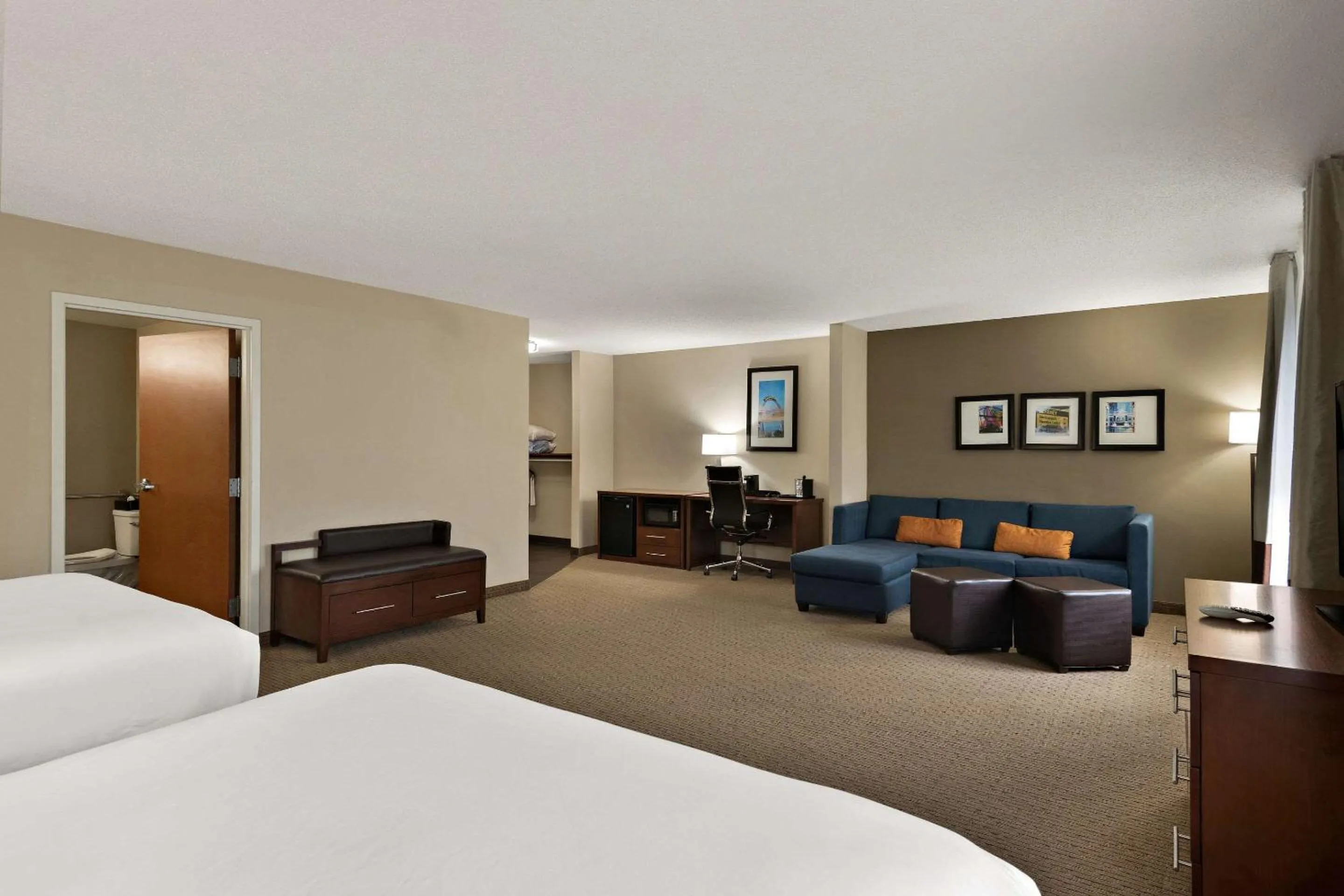 Bedroom, Bed in Comfort Suites Hummelstown - Hershey