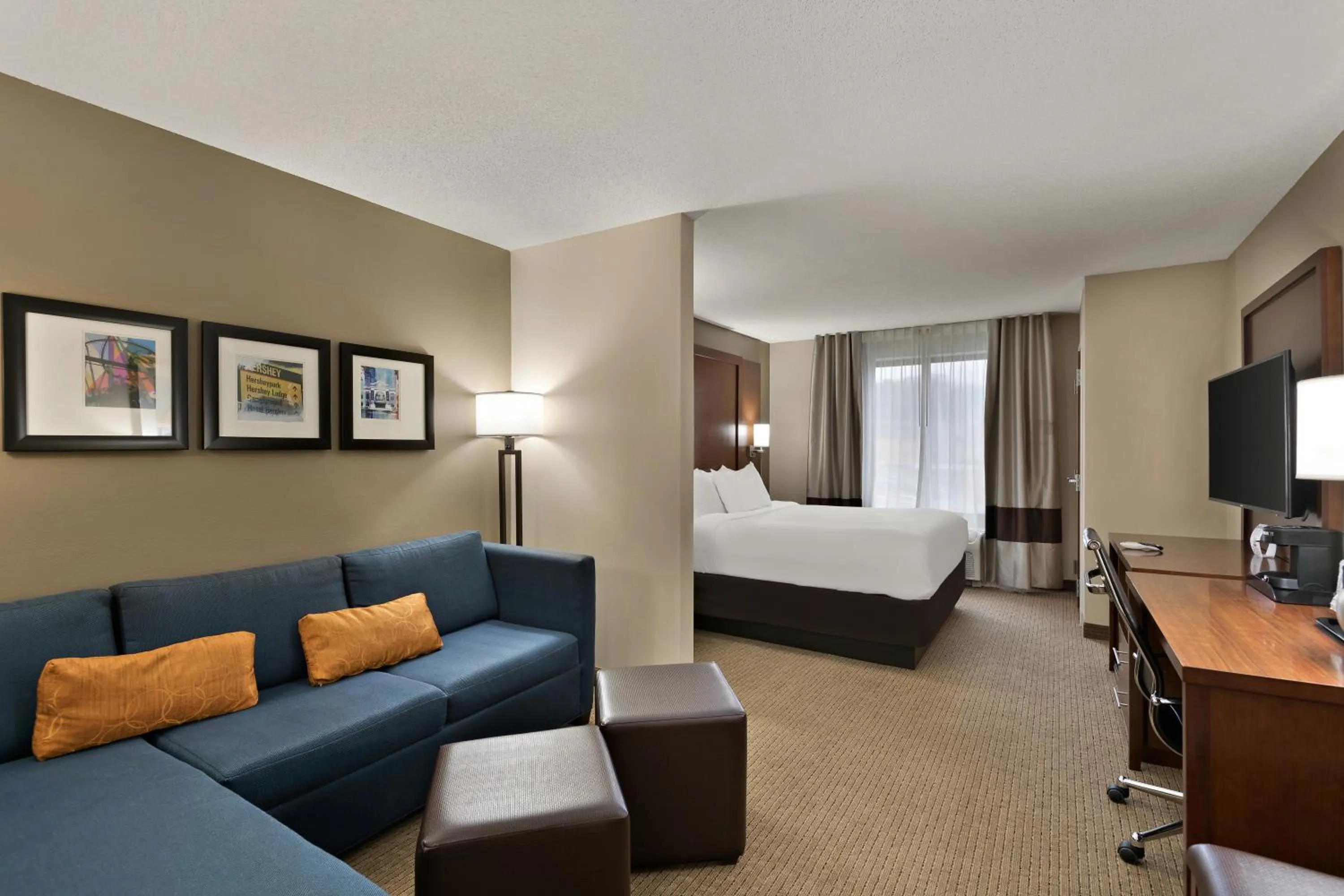 Bed in Comfort Suites Hummelstown - Hershey