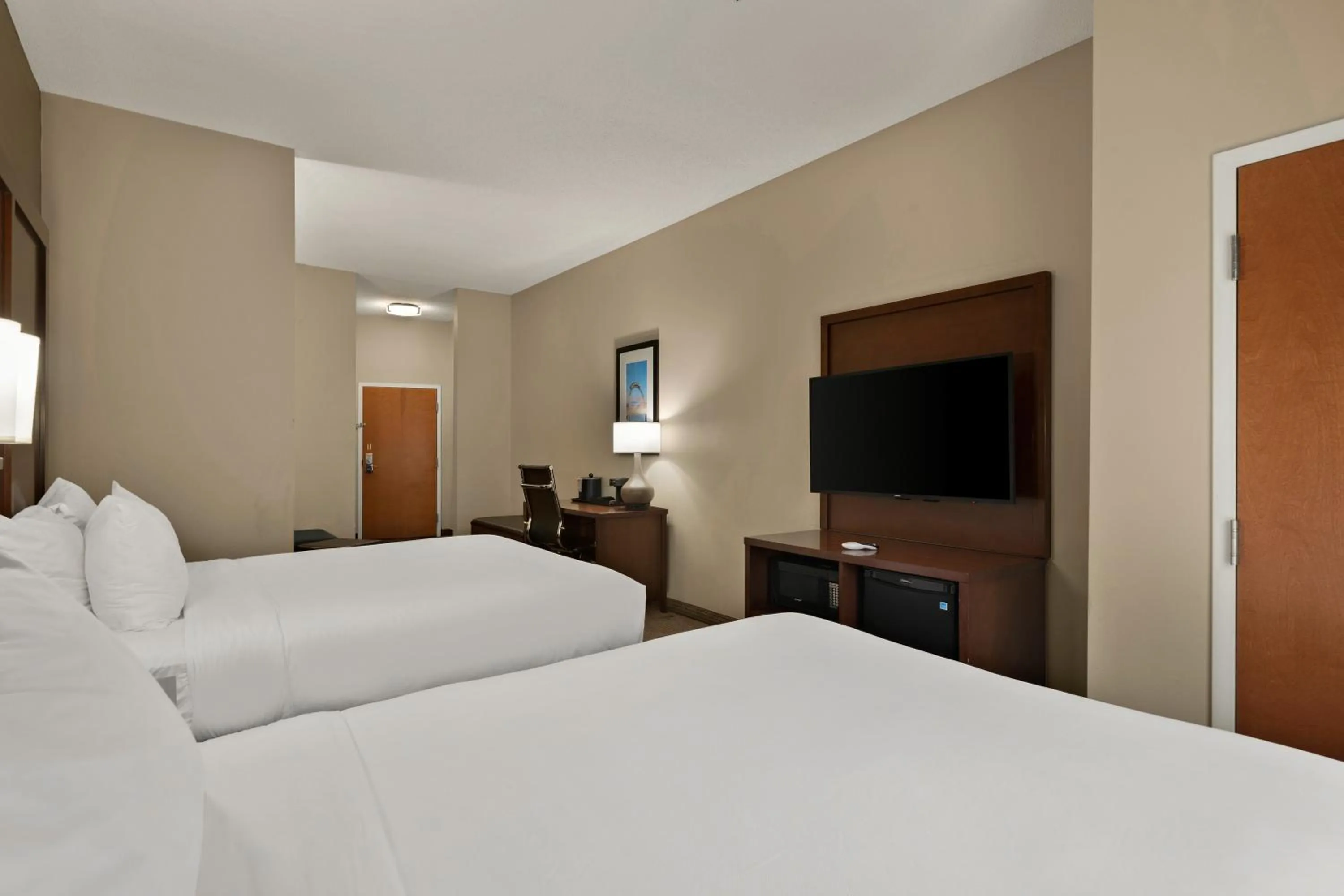 Bed in Comfort Suites Hummelstown - Hershey