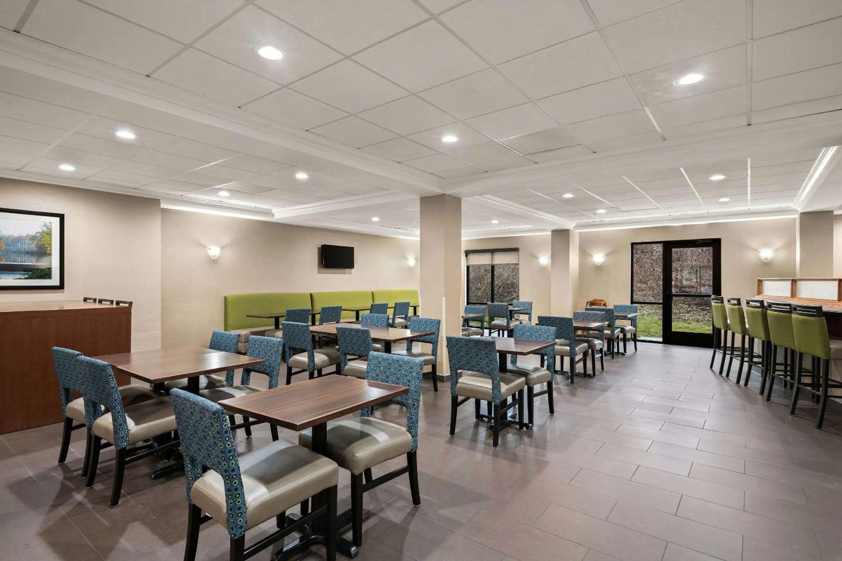 Breakfast in Comfort Suites Hummelstown - Hershey