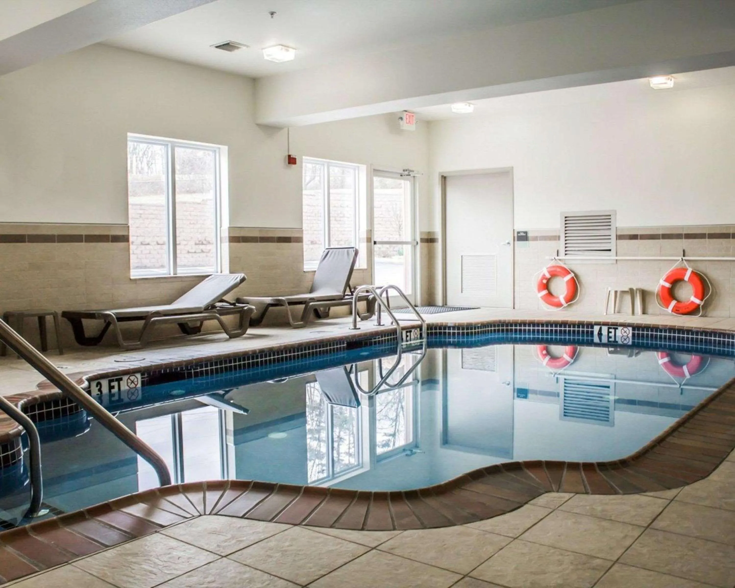 Swimming pool in Sleep Inn & Suites Harrisburg - Hershey Southwest