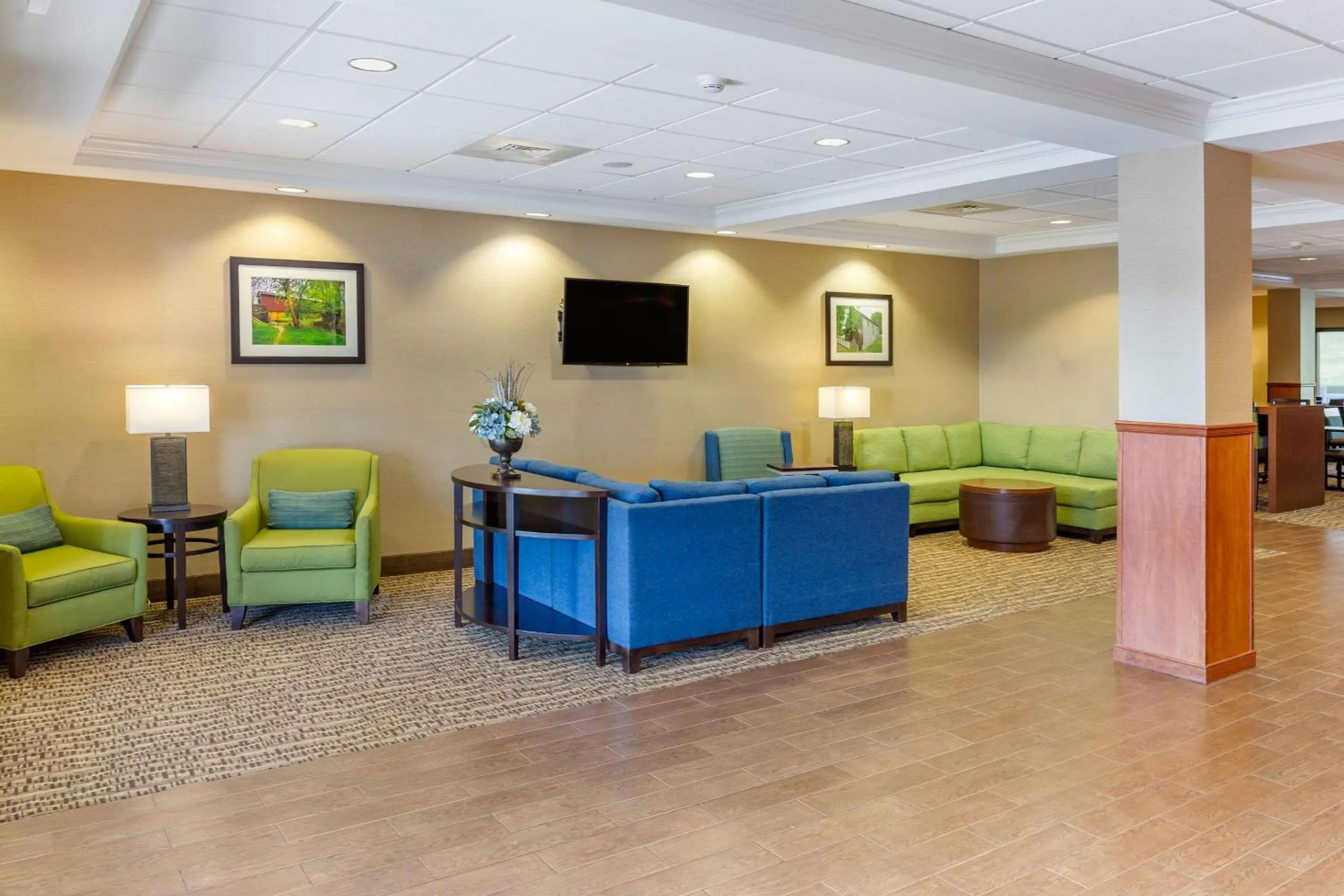 Lobby or reception in Comfort Suites Lancaster Amish Country