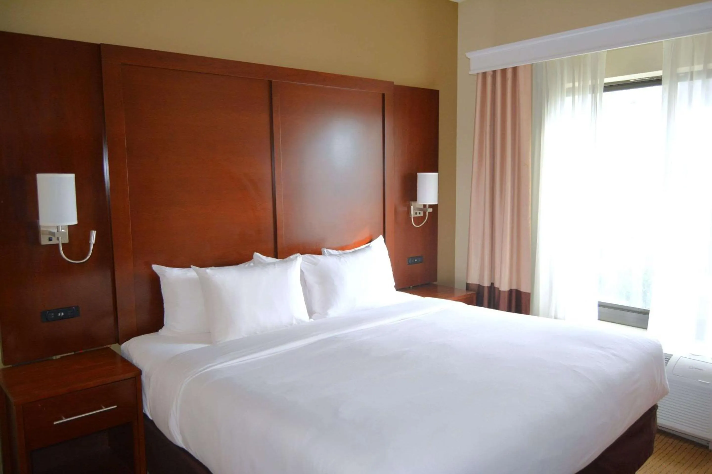 Bedroom, Bed in Comfort Suites Lancaster Amish Country