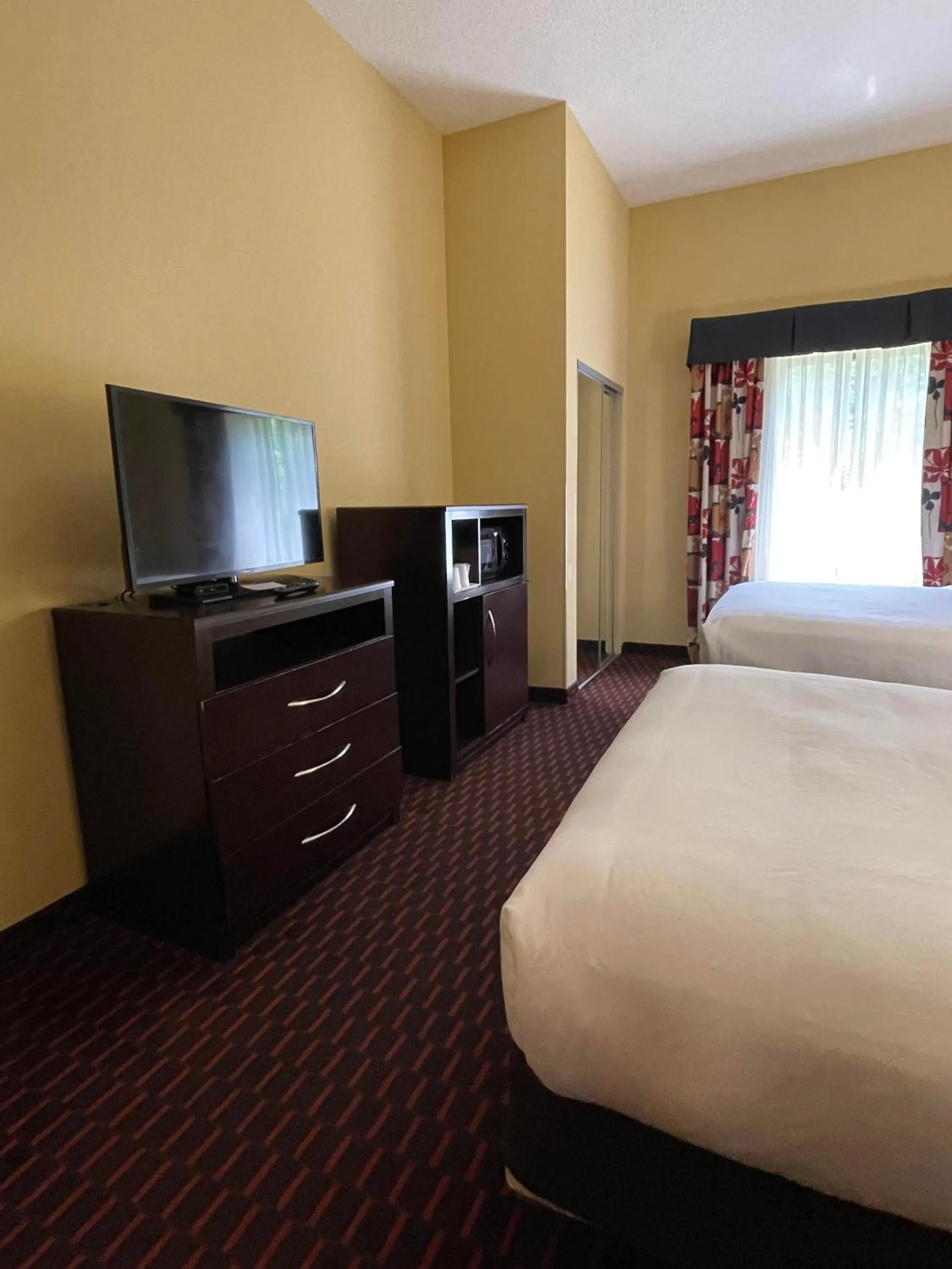 TV and multimedia, Bed in Comfort Suites Altoona North