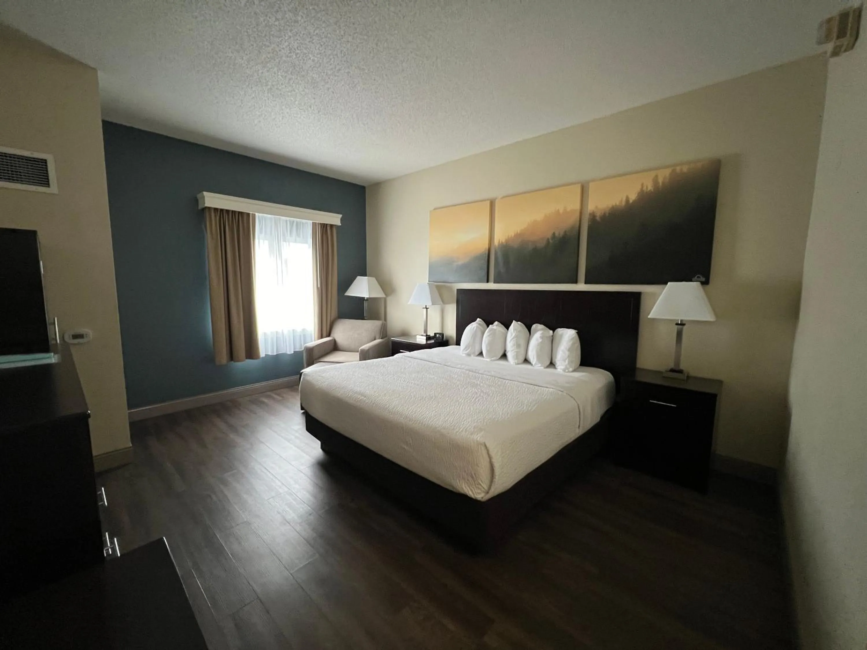 Bed in Days Inn by Wyndham Penn State