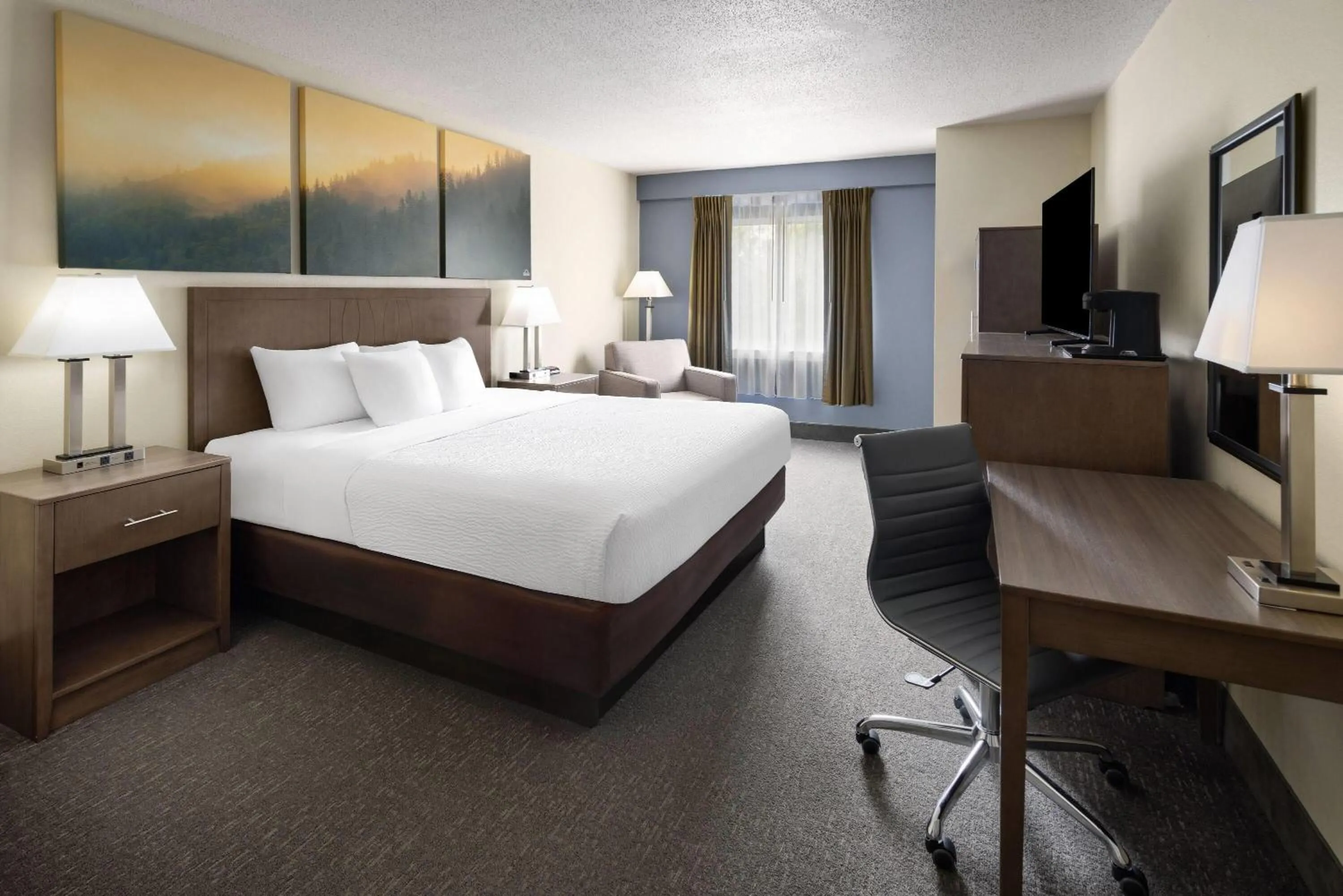 Photo of the whole room, Bed in Days Inn by Wyndham Penn State
