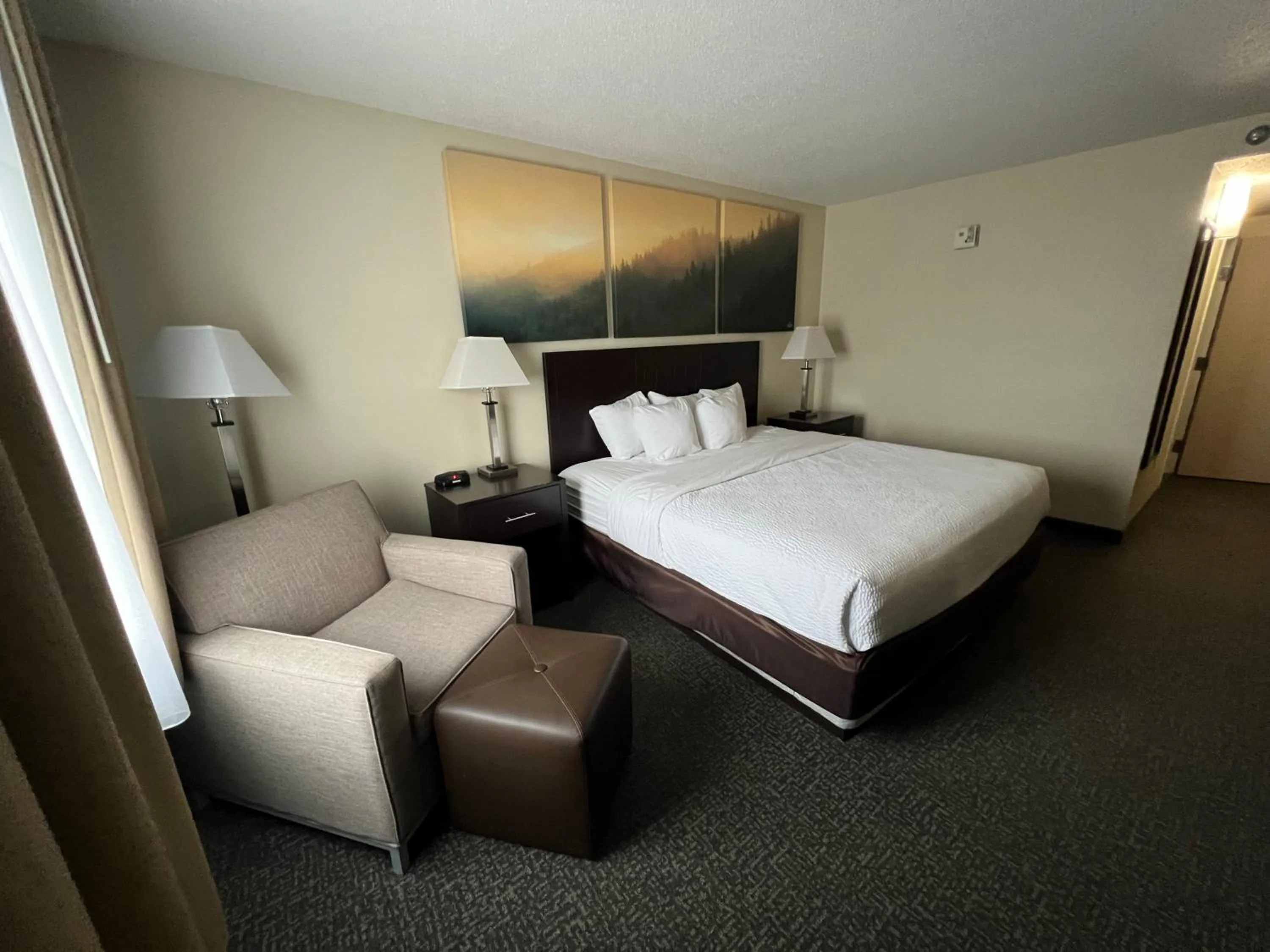 Bedroom, Bed in Days Inn by Wyndham Penn State