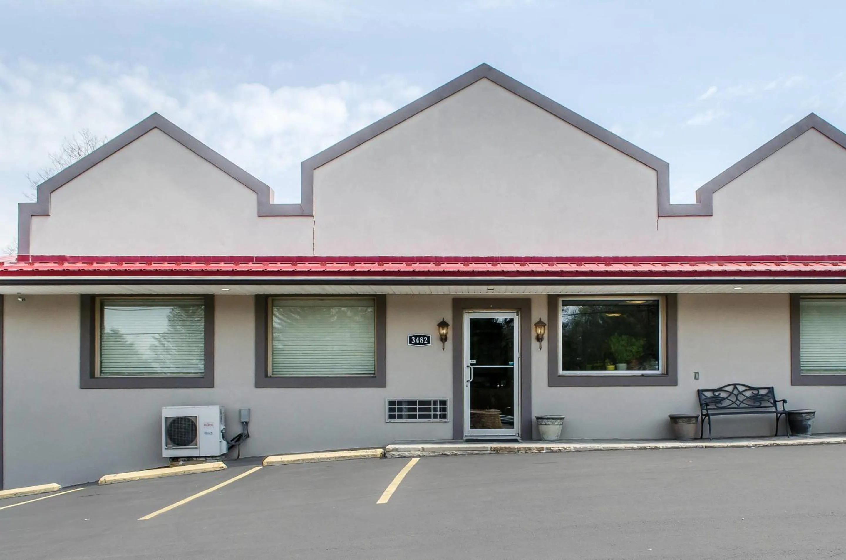 Property building in Econo Lodge Bellefonte I-99