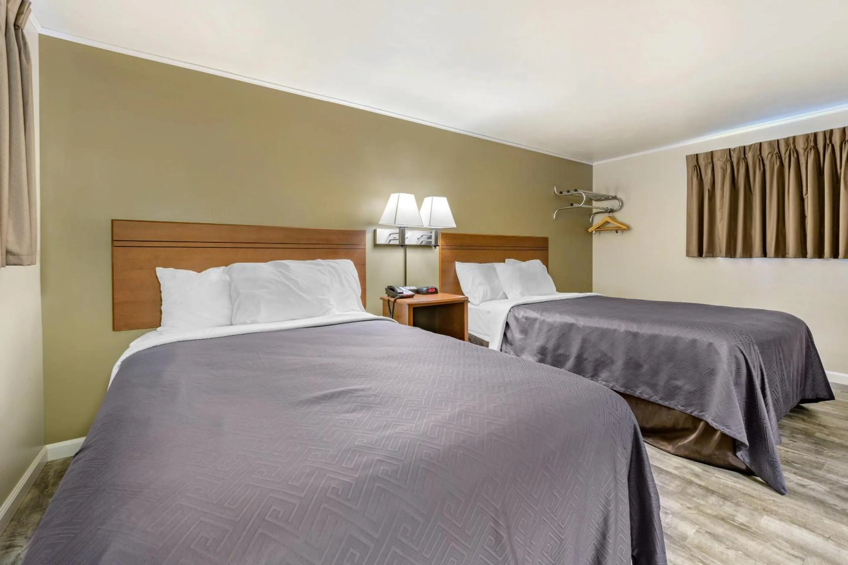 Bedroom in Econo Lodge Bellefonte I-99