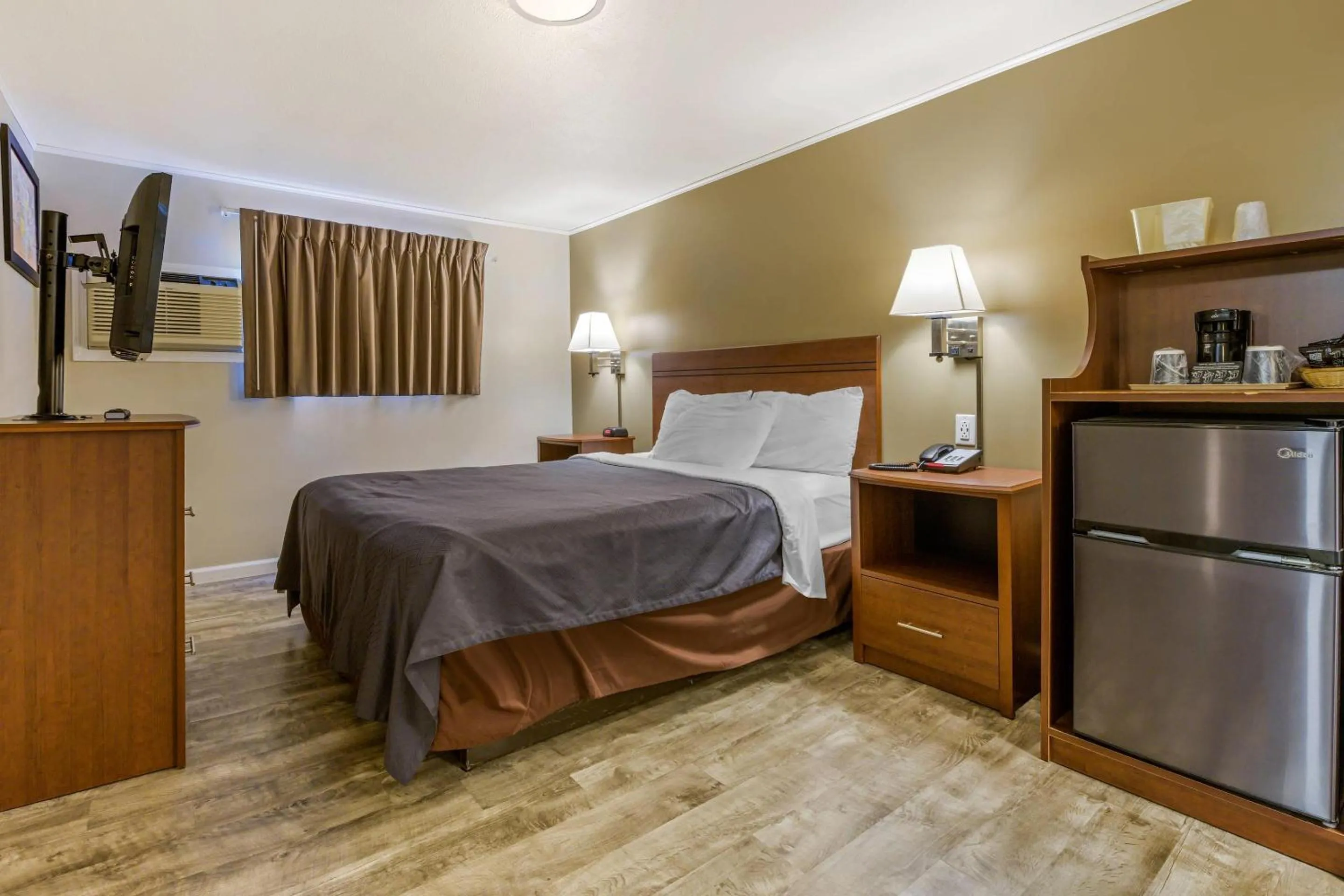 Bedroom in Econo Lodge Bellefonte I-99