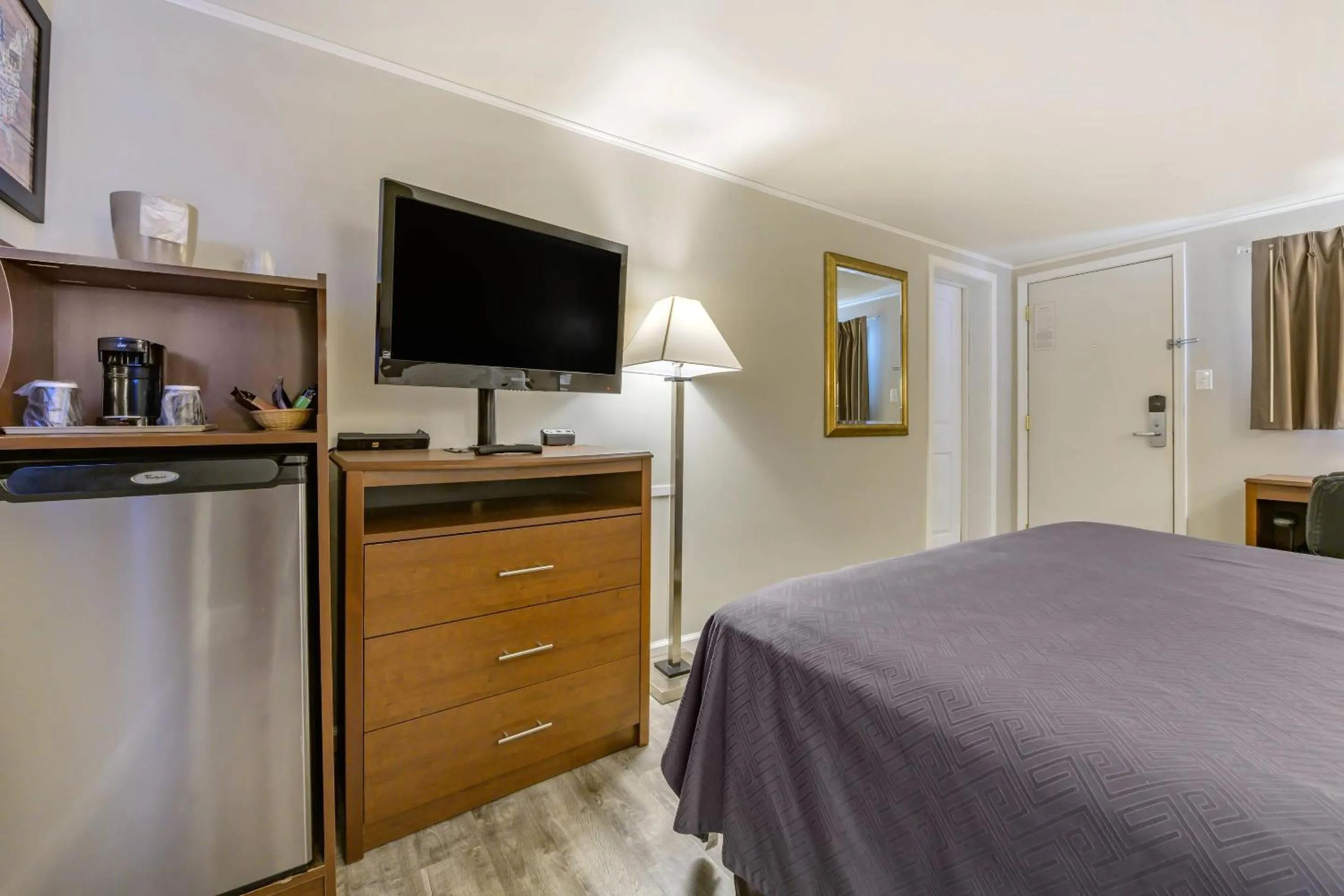 Bedroom in Econo Lodge Bellefonte I-99