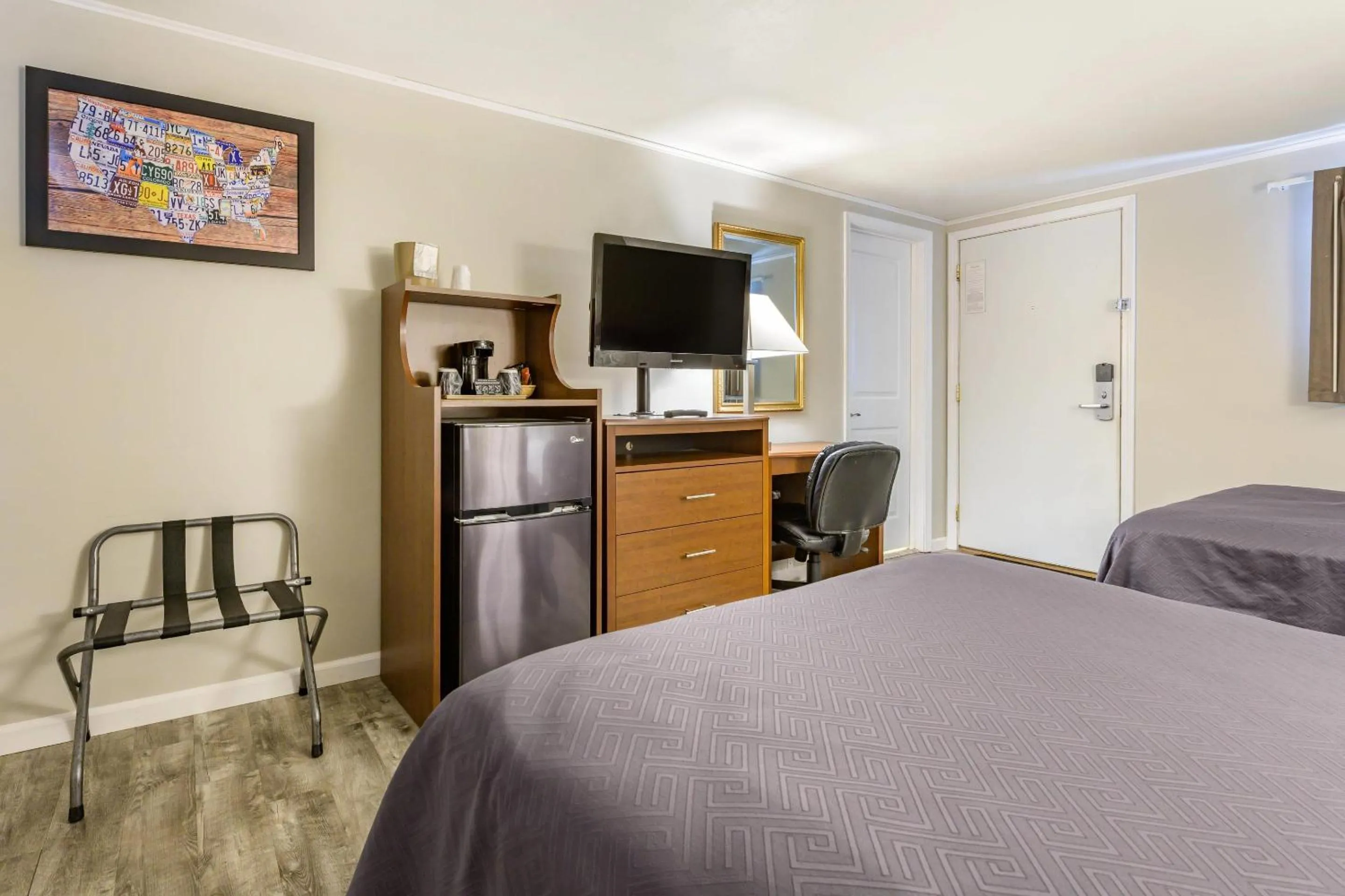 Bedroom in Econo Lodge Bellefonte I-99