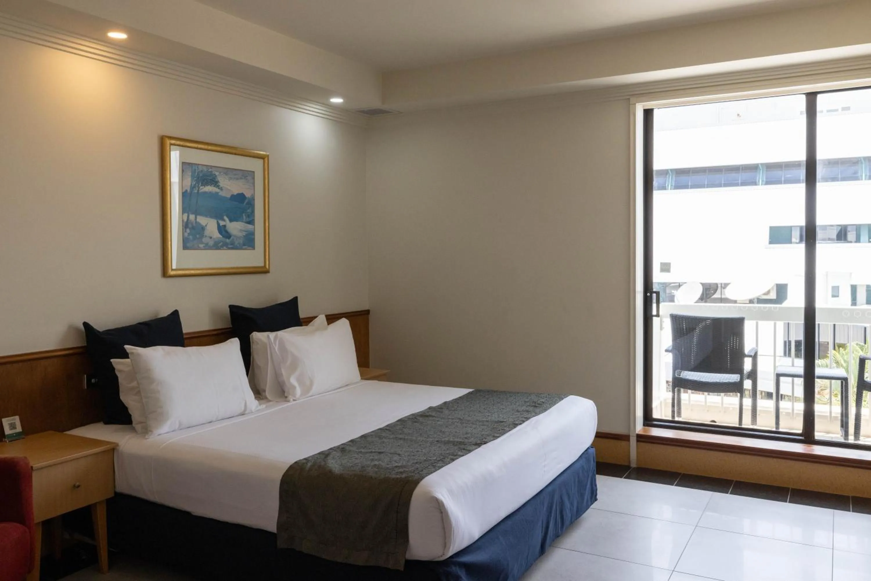 Bedroom, Bed in Mindil Beach Casino Resort