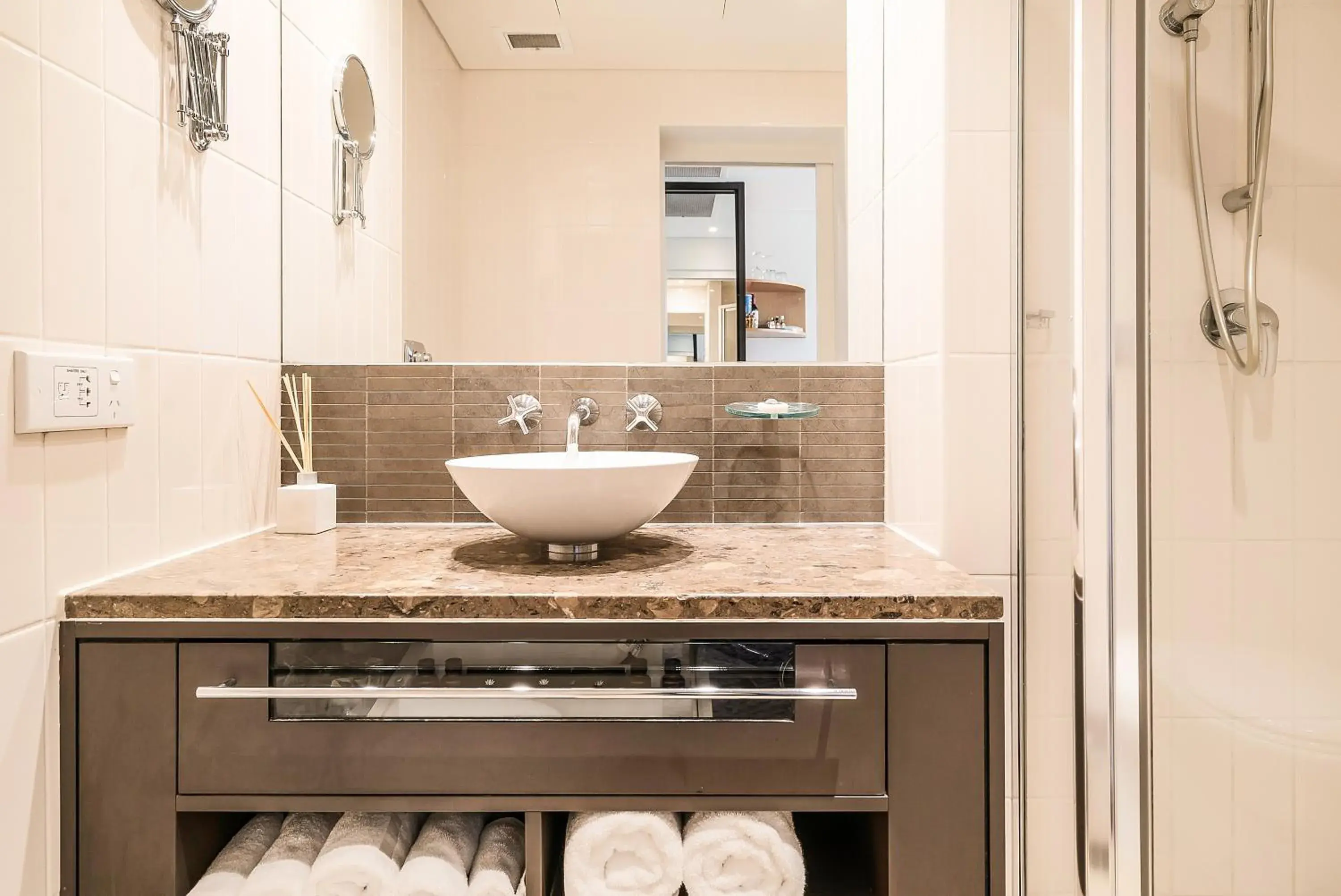 Deluxe Twin Room in Mindil Beach Casino Resort Deluxe Twin Room in Mindil Beach Casino Resort