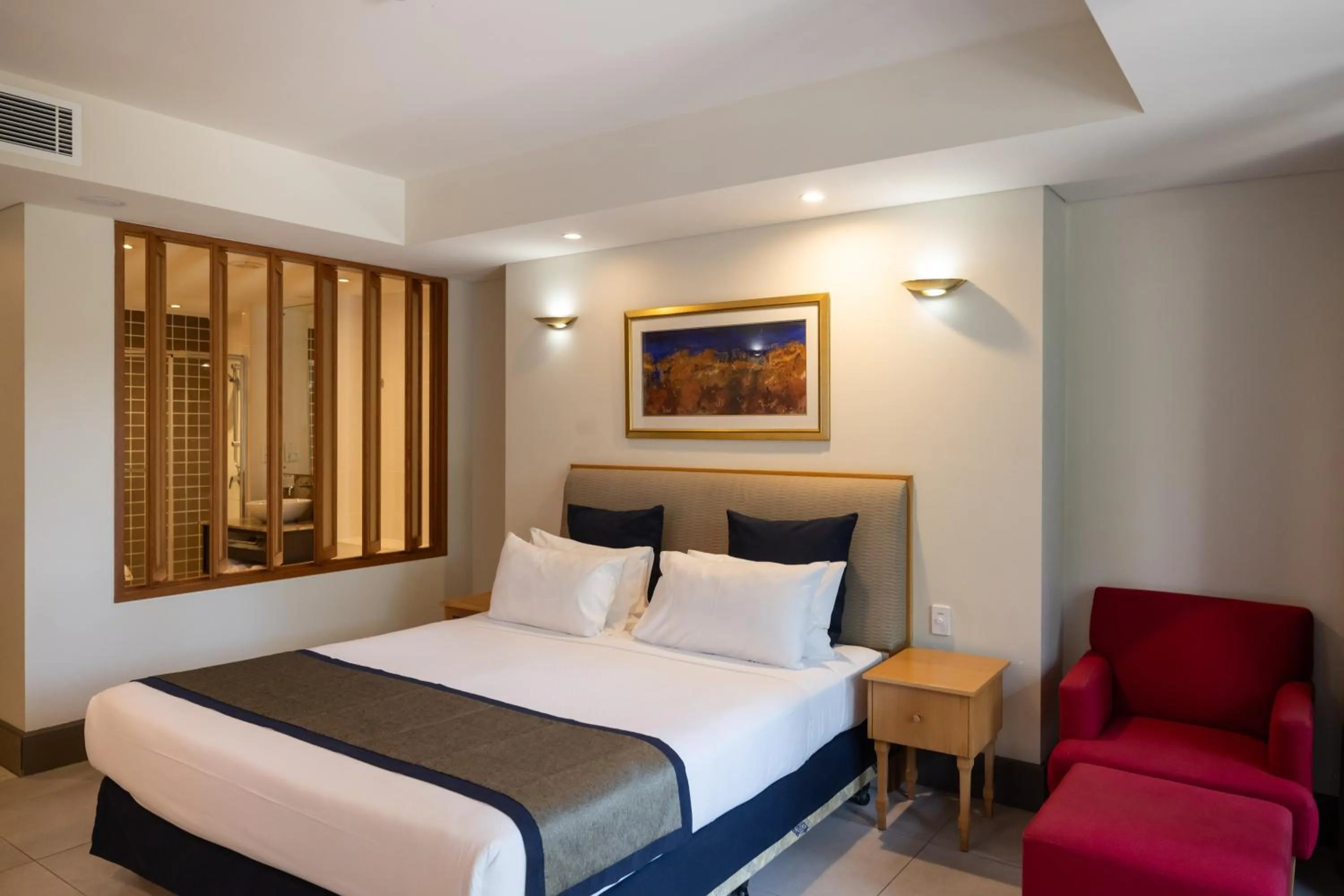 Bedroom, Bed in Mindil Beach Casino Resort