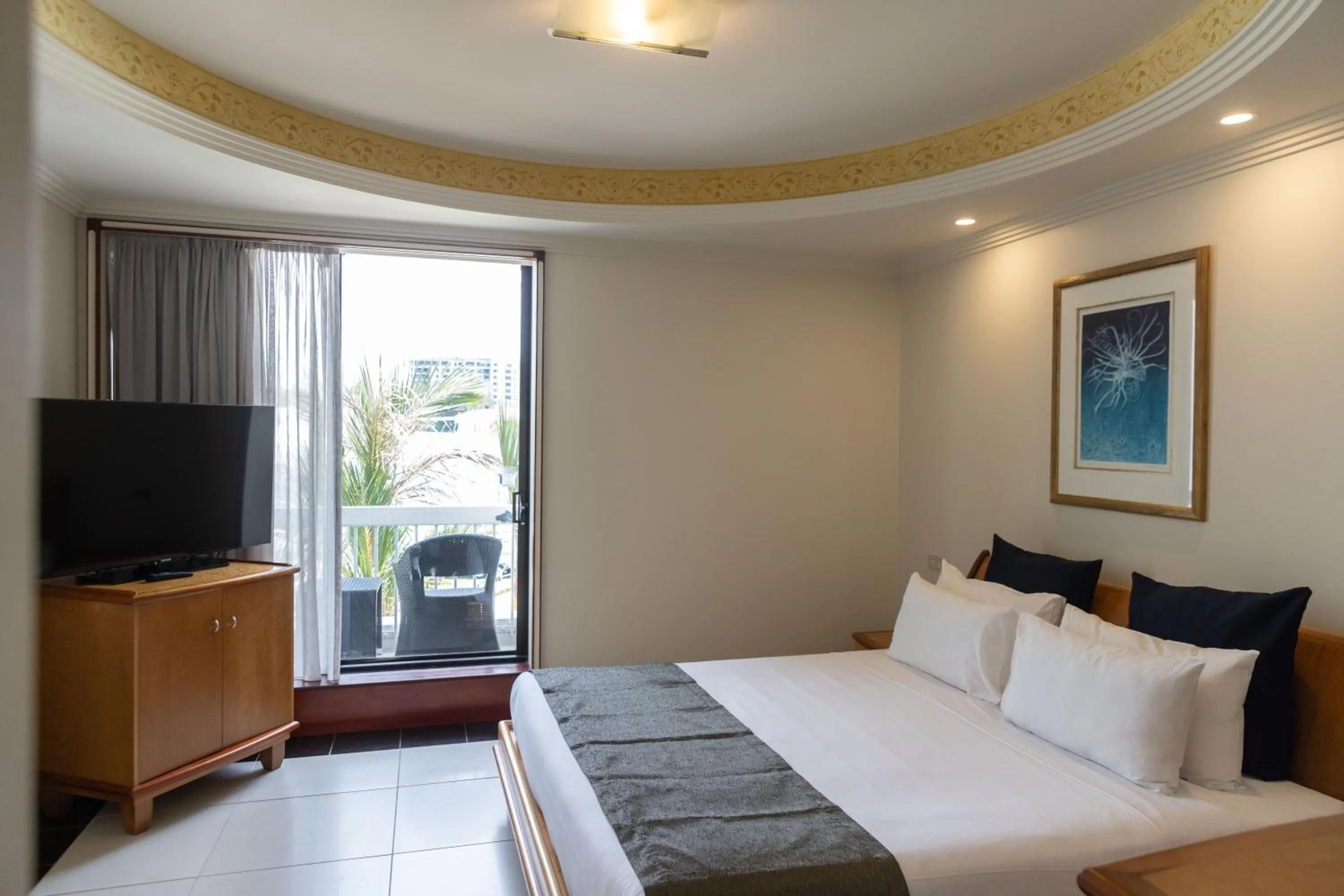 Bed in Mindil Beach Casino Resort