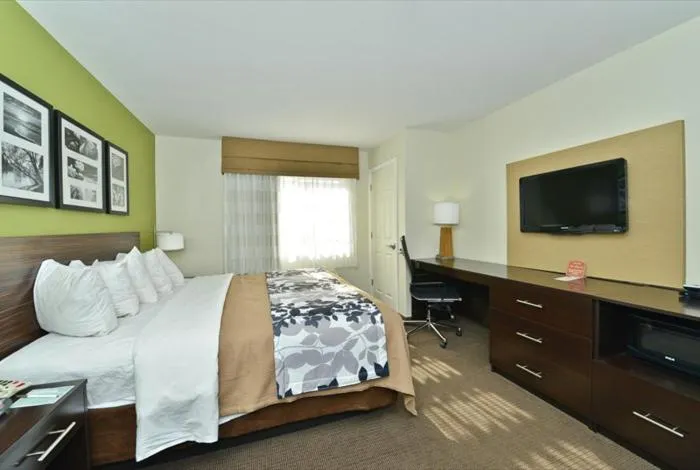TV and multimedia, Bed in Sleep Inn & Suites Harrisburg - Hershey North